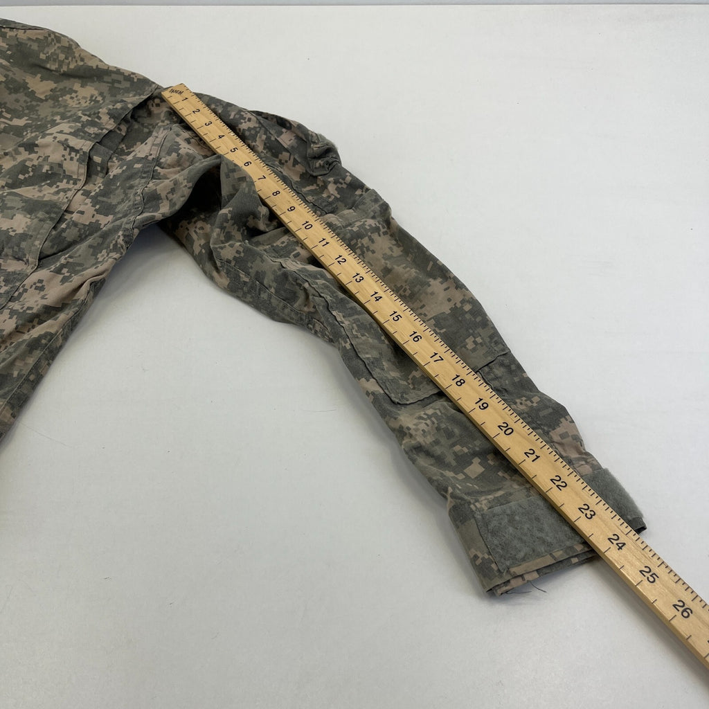 US Army Surplus Issue Digital Jacket Camo Combat Uniform size Small-Regular