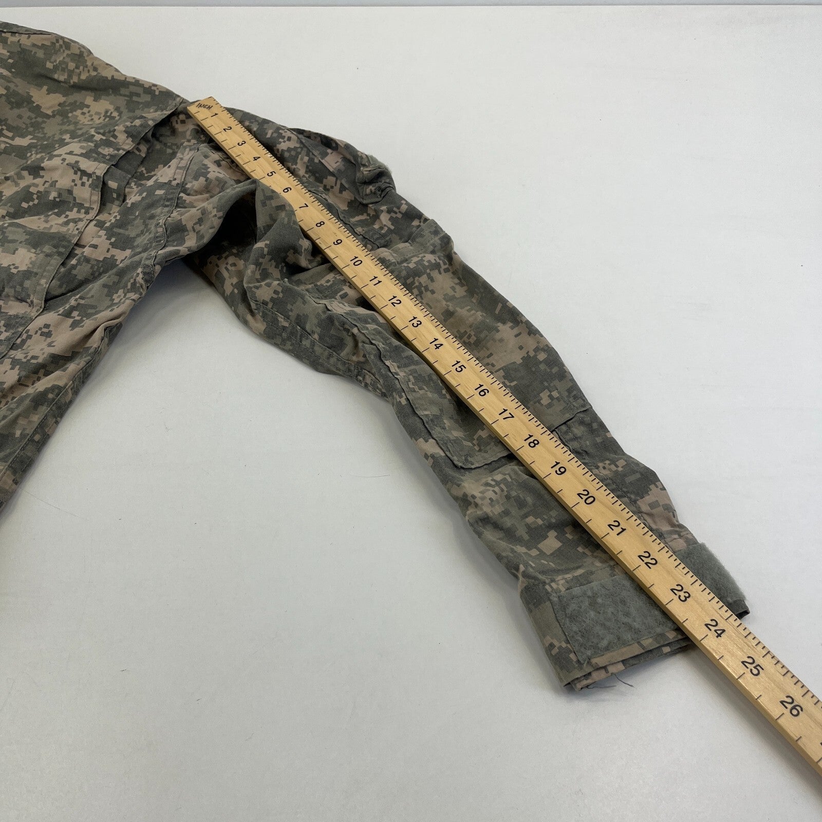 US Army Surplus Issue Digital Jacket Camo Combat Uniform size Small-Regular