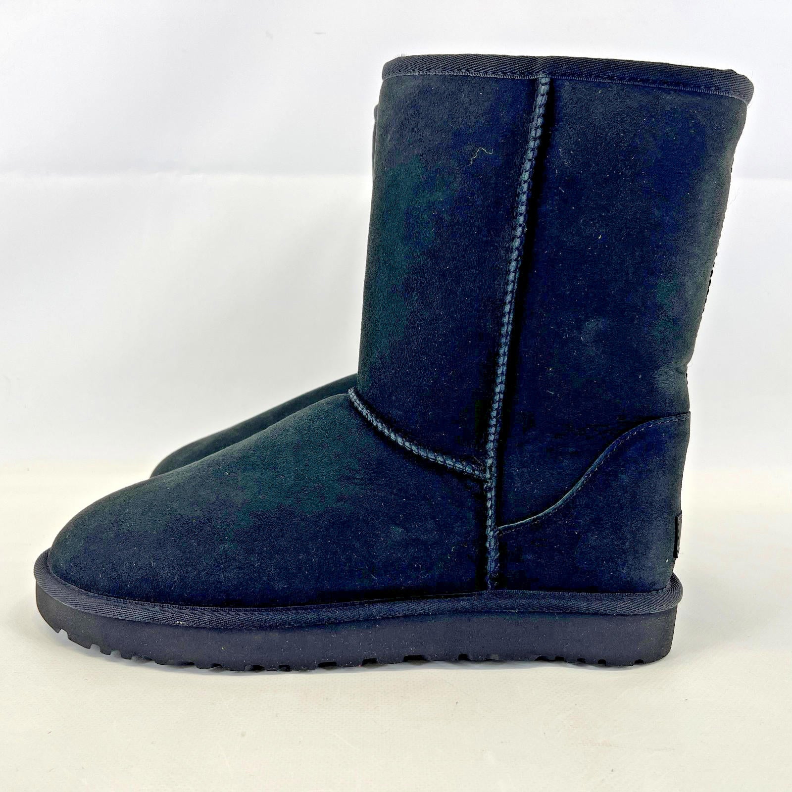 Genuine UGG Classic Short II Boots in Black UK Adult 10.5 Fleece Lined - New
