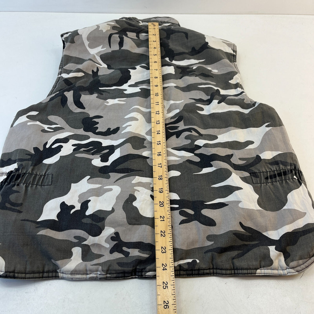 Men's Snow Camouflage Cargo Padded Quilted Gilet Body Warmer size M Fishing Wear
