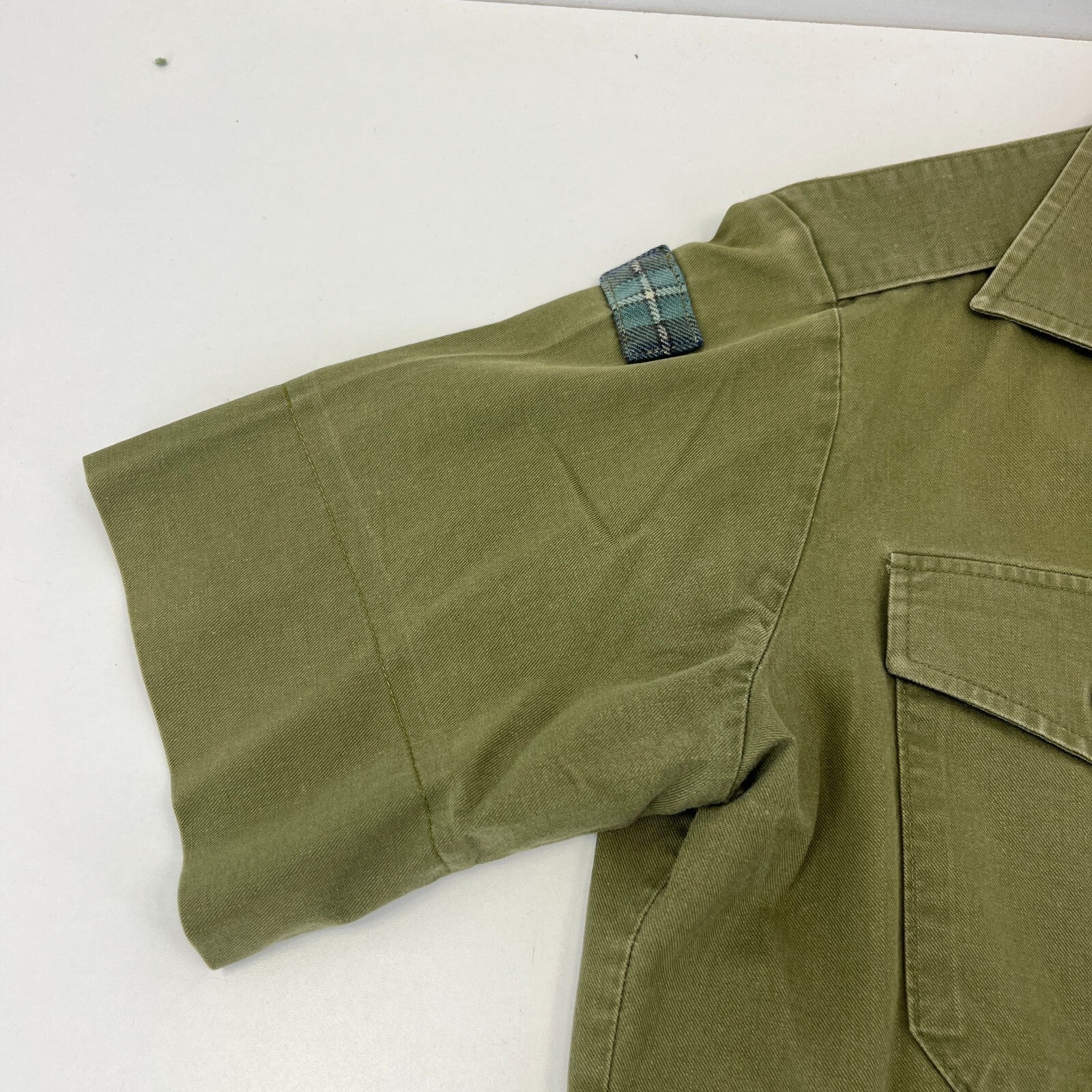 Vintage British Army Olive Green Fatigue Shirt 1970s 1980s Short Sleeve size M