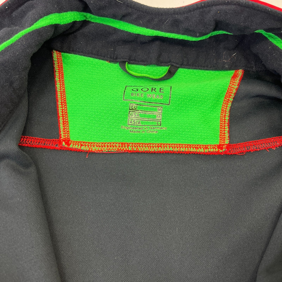 Gore Windstopper Softshell Cycling Jacket in Red size M