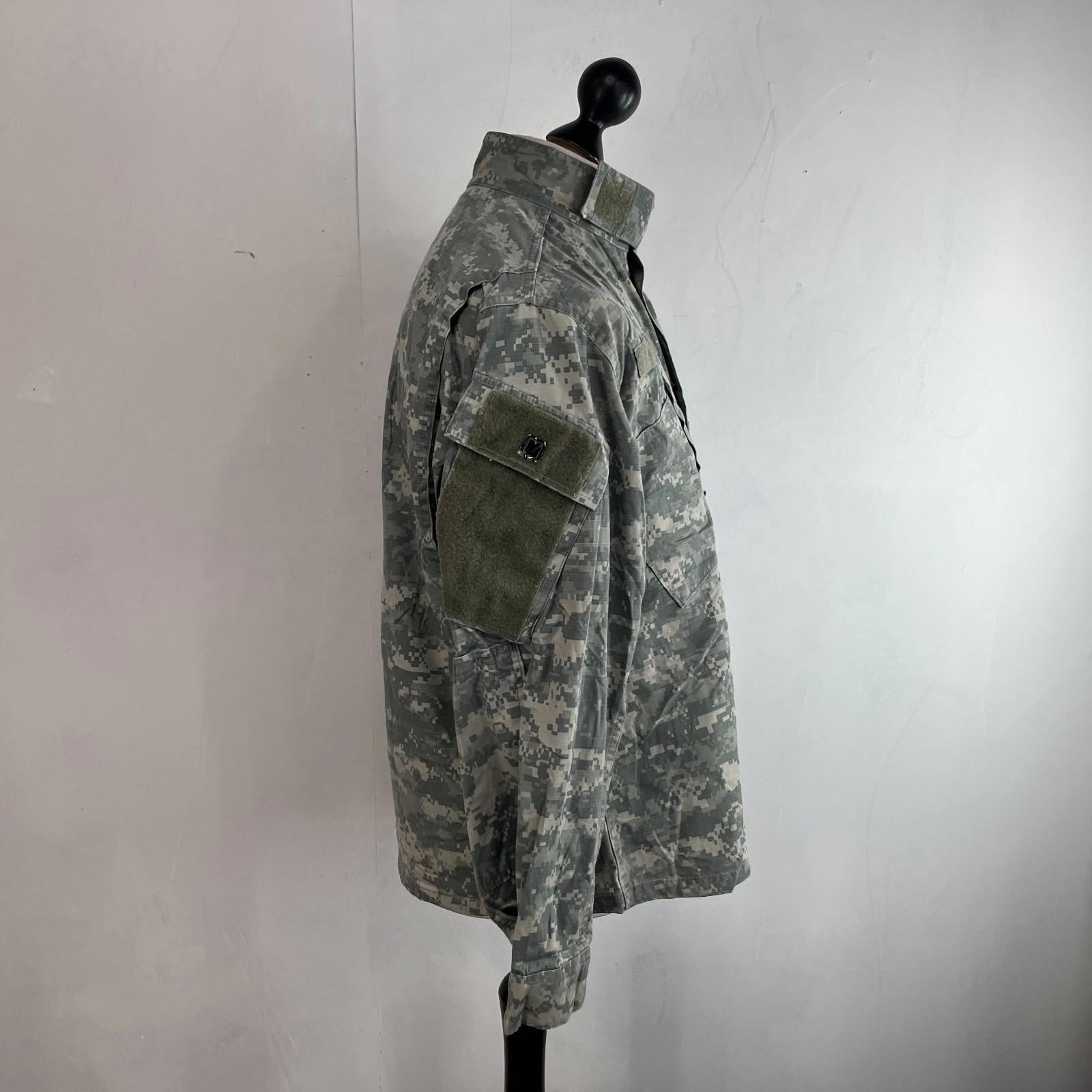 US Military Combat Jacket Mens size Medium Short Hot Weather Digital Camo