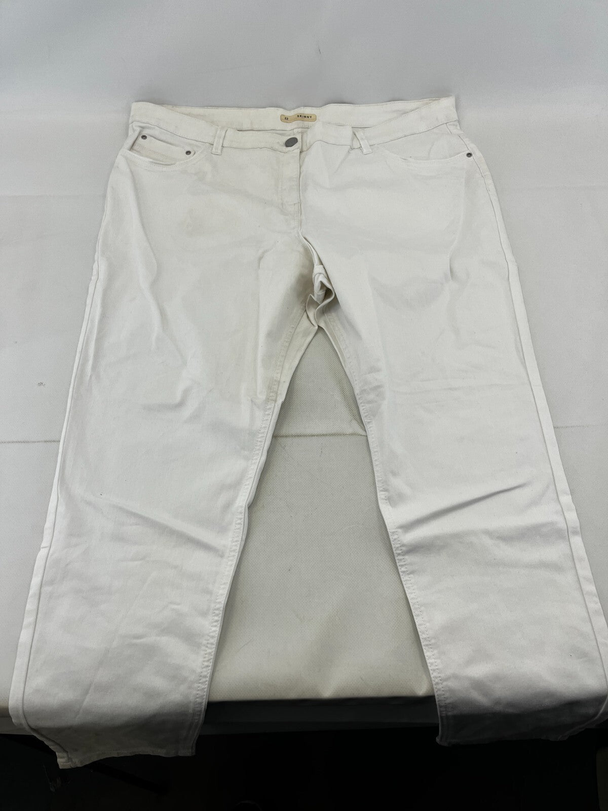 Nutmeg Skinny Tapered Jeans in White UK Women's size 22 - NWOT