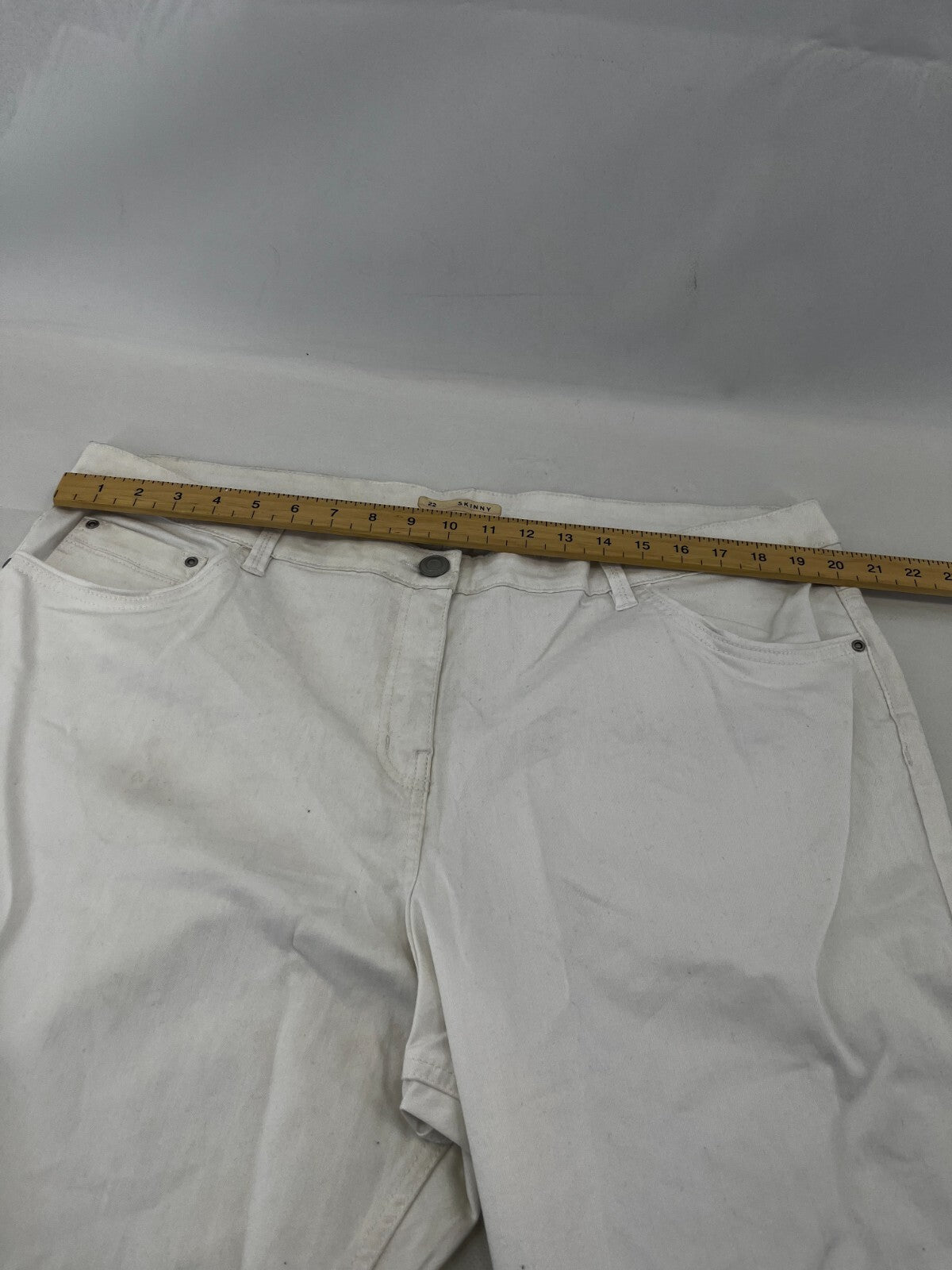 Nutmeg Skinny Tapered Jeans in White UK Women's size 22 - NWOT