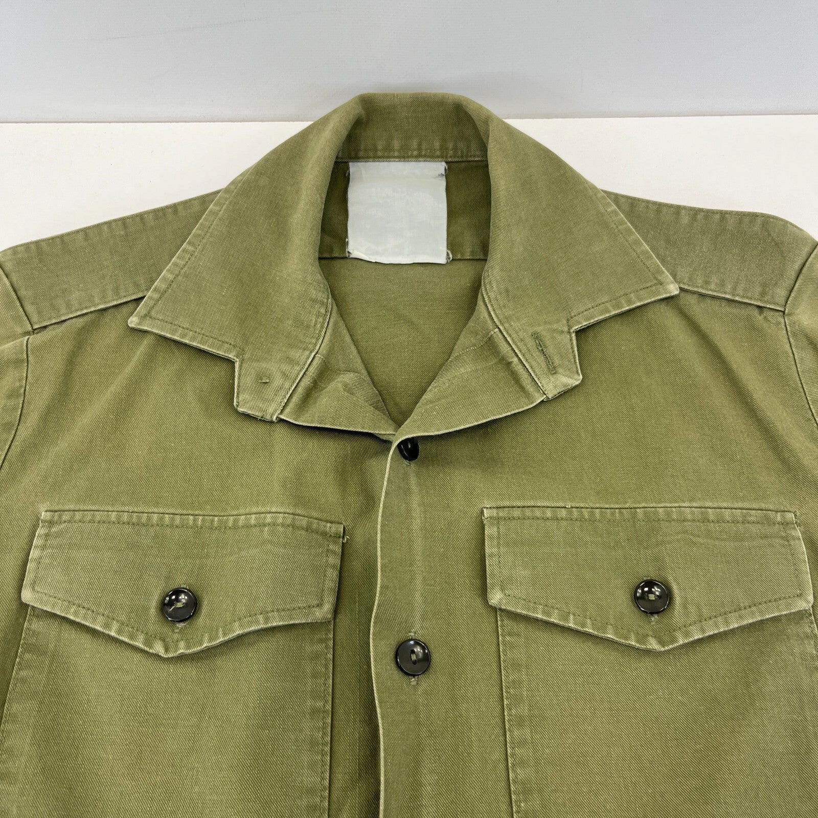 Vintage British Army Olive Green Fatigue Shirt 1970s 1980s Short Sleeve size M