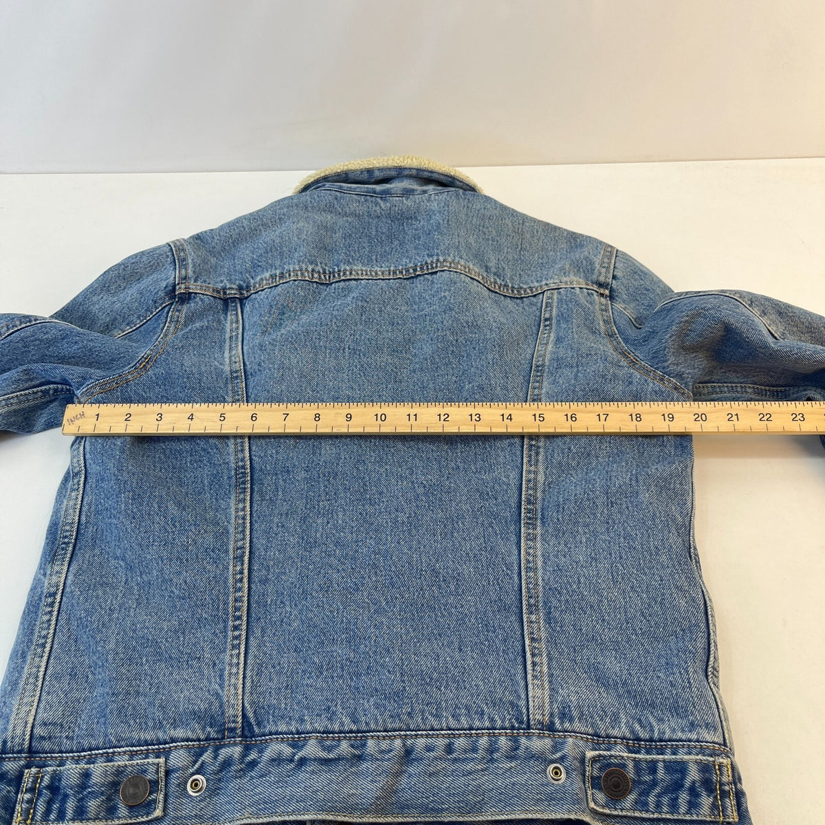 Levi’s Men’s Sherpa Lined Denim Trucker Jacket Blue Jean Coat size Small
