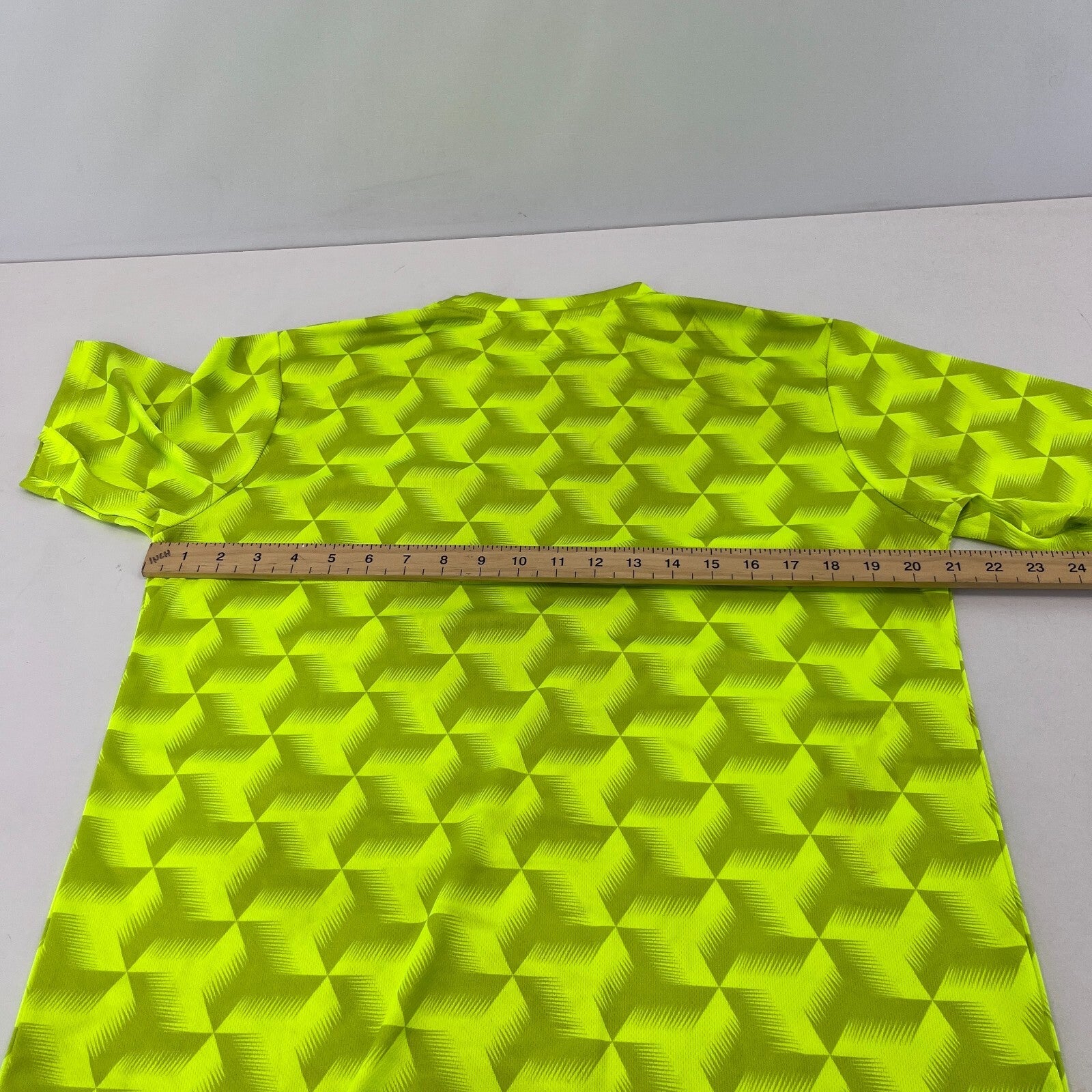 Under Armour Men's T-Shirt Fluorescent Green size Small - Logo Gym Wear