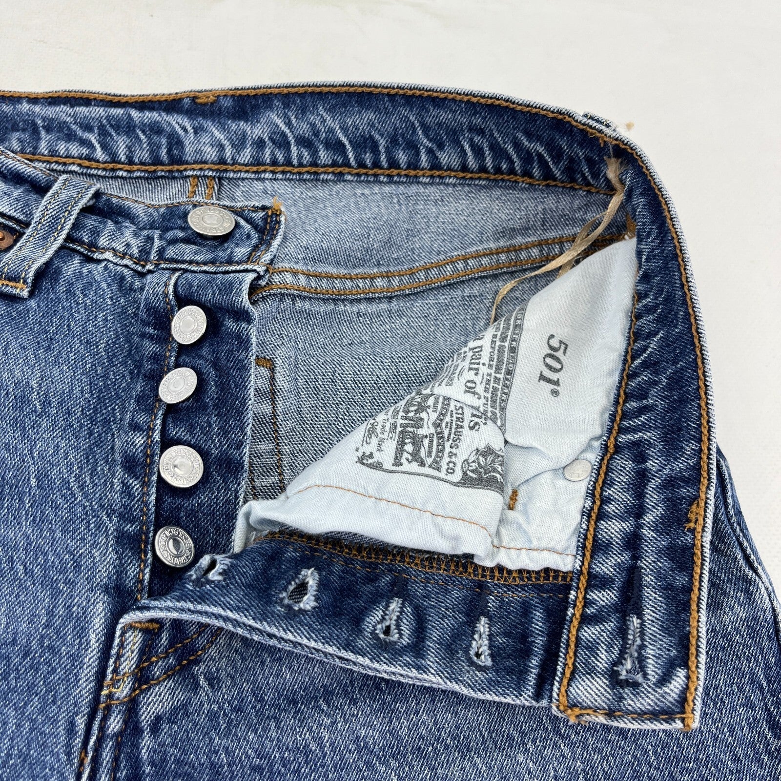 Levi's 501 Men's Jean Shorts Mid Blue Denim size W27" L10.5"