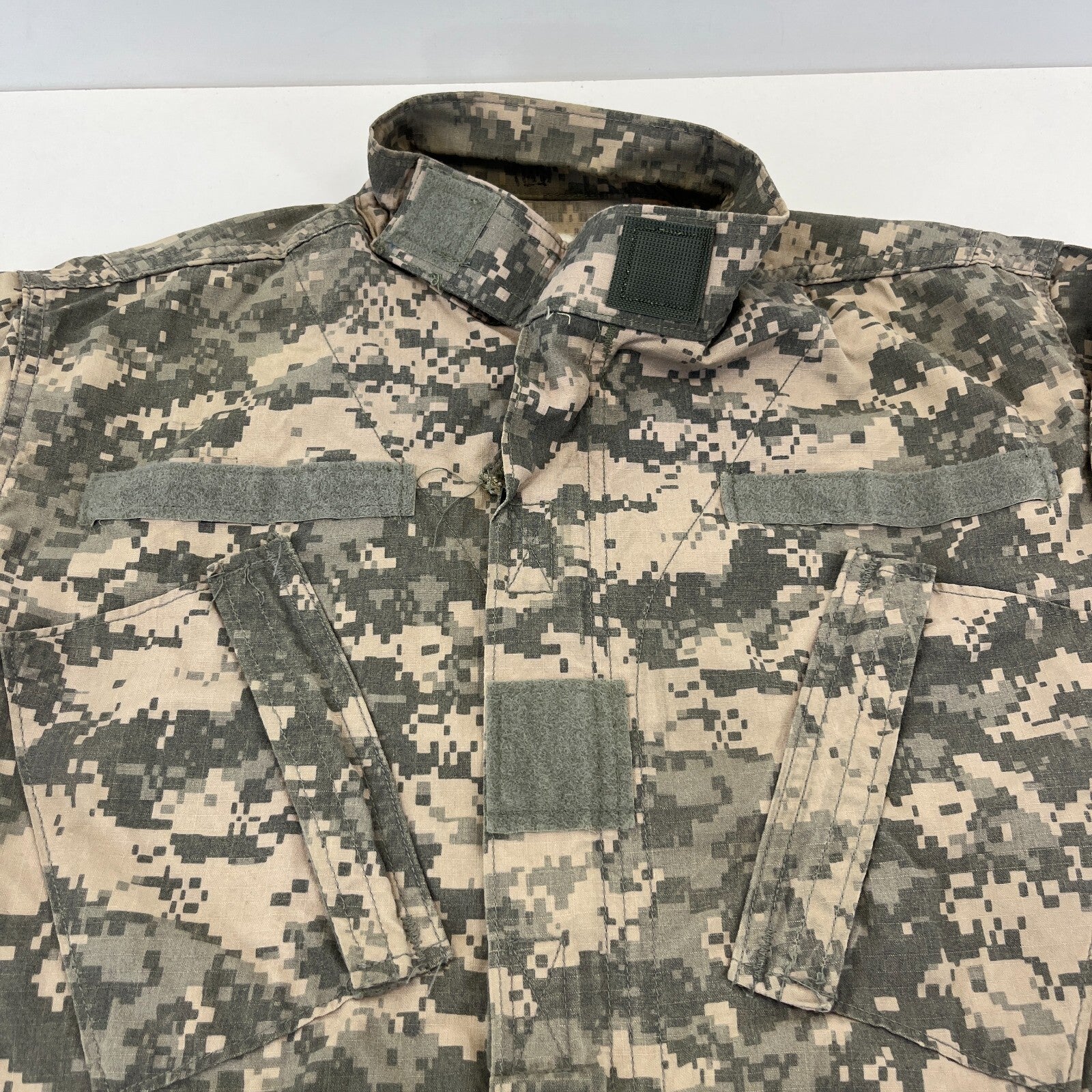 US Army Surplus Issue Digital Jacket Camo Combat Uniform size Small-Regular