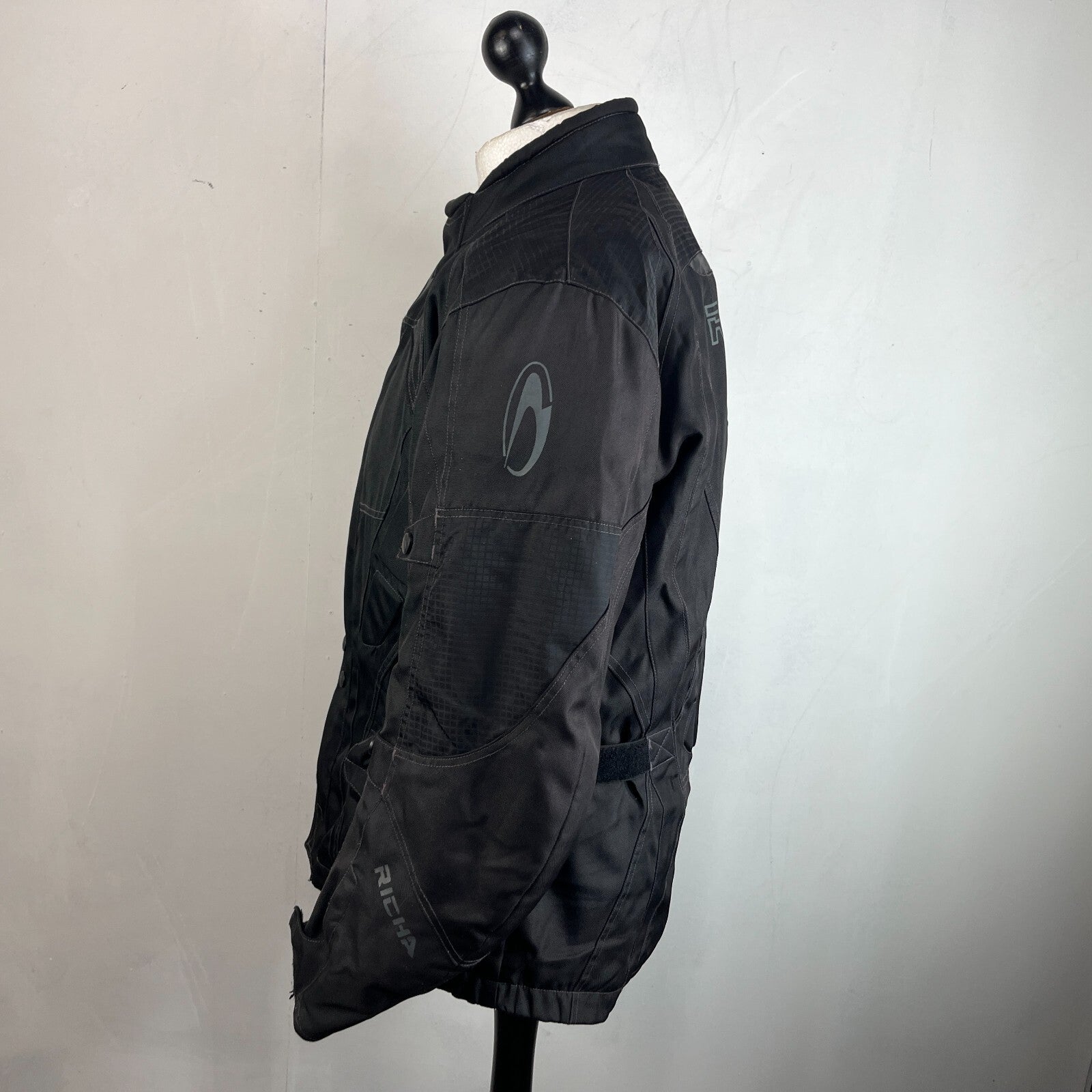 Richa Black Touring Motorcycle Jacket Zip-up Armour & Liner size Large