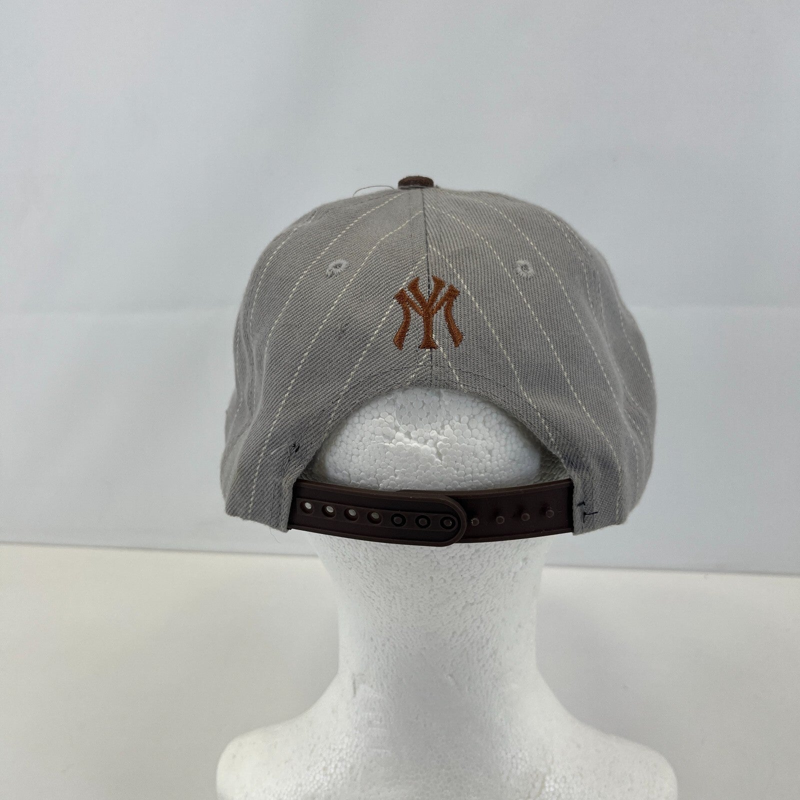 New York Yankees Gray & Brown Baseball Snapback Cap 7 1/4 58cm