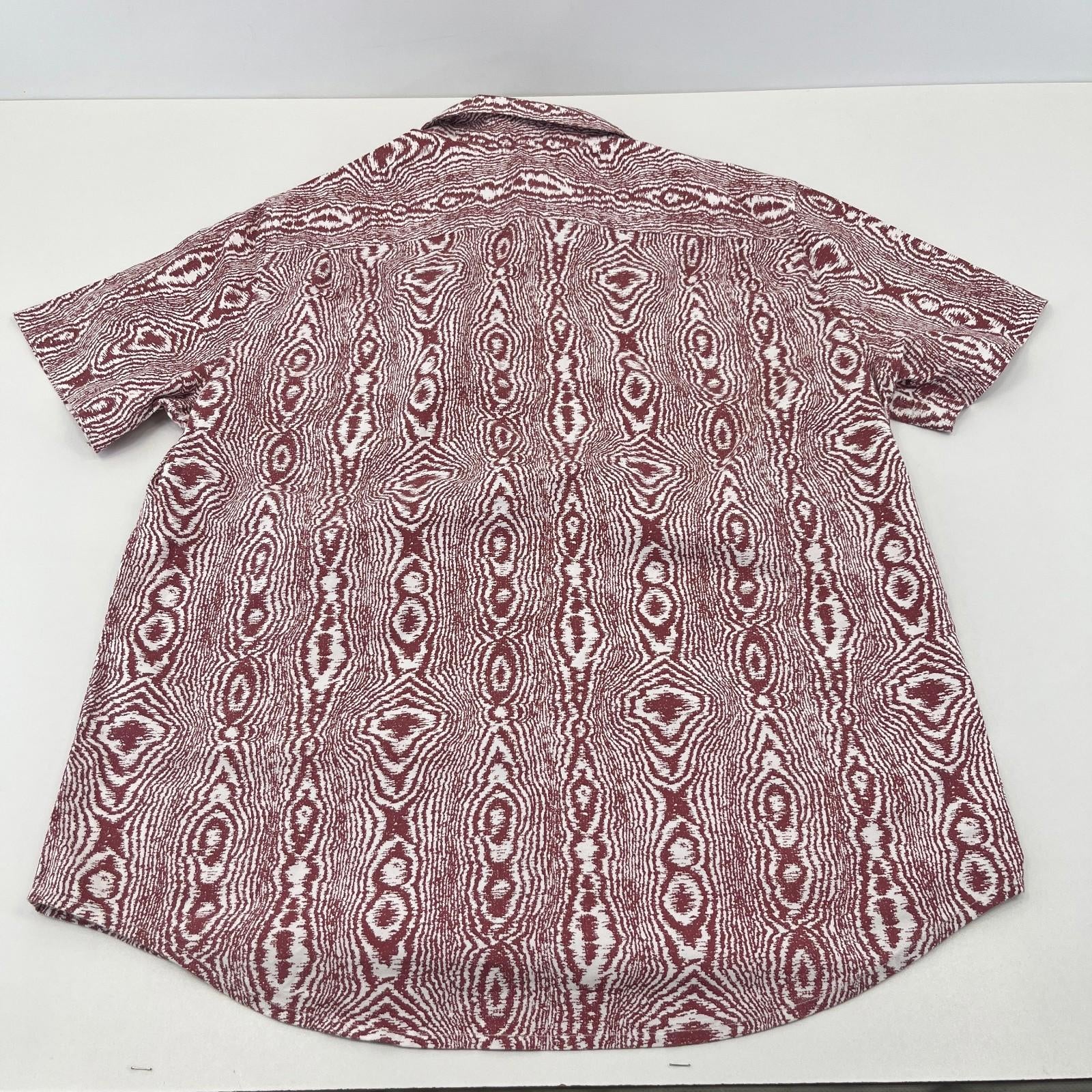 Levi’s Short Sleeve Holiday Shirt Red/White size Large Relaxed