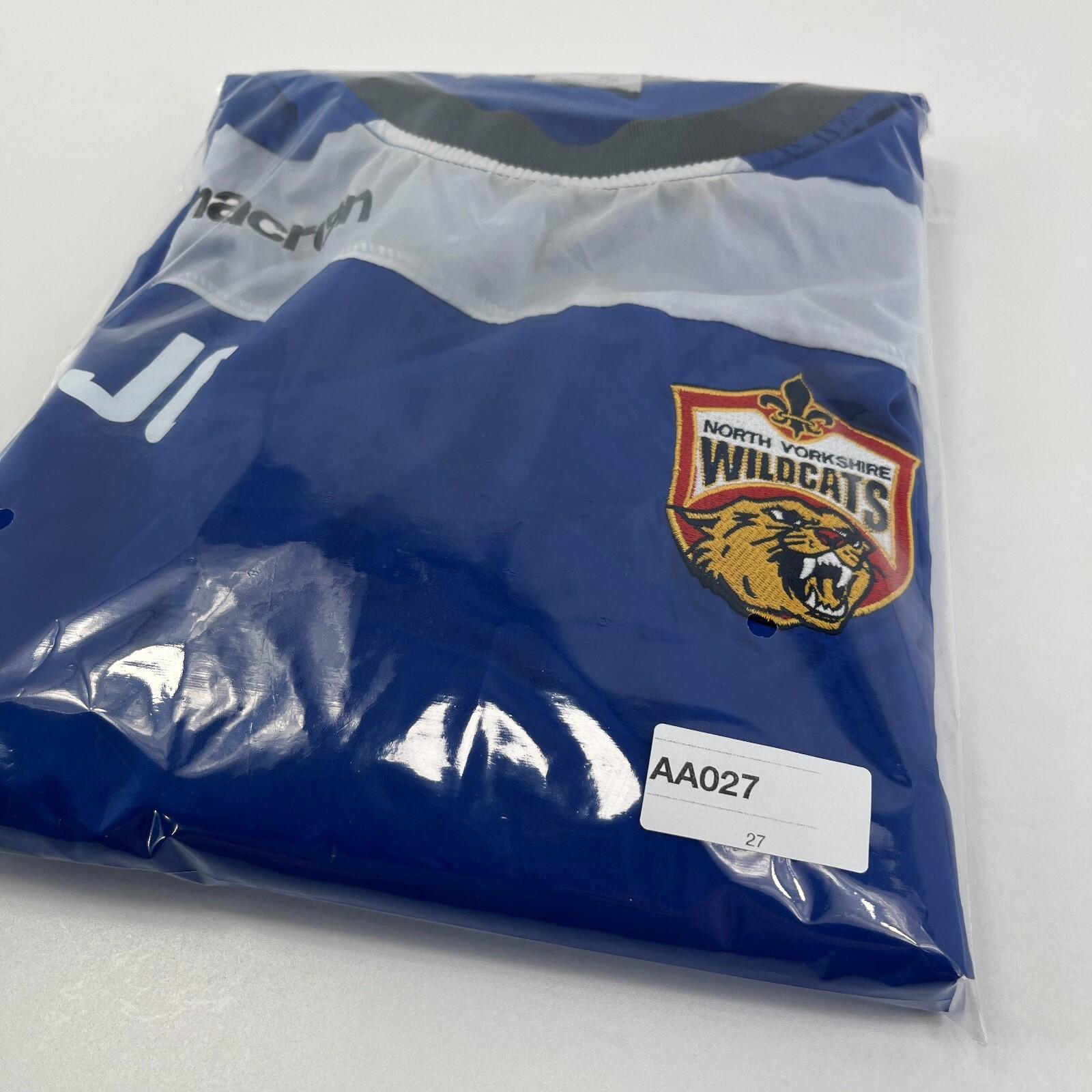North Yorkshire Wildcats Waterproof Coach Pullover Top in Blue size M