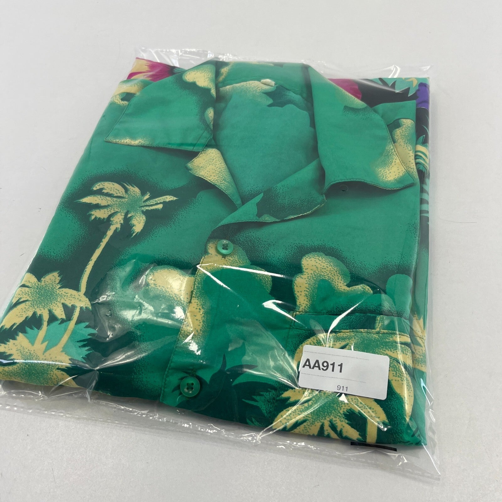 Loud Men's Green Floral Hawaiian Shirt Designer Holiday Short Sleeve size M