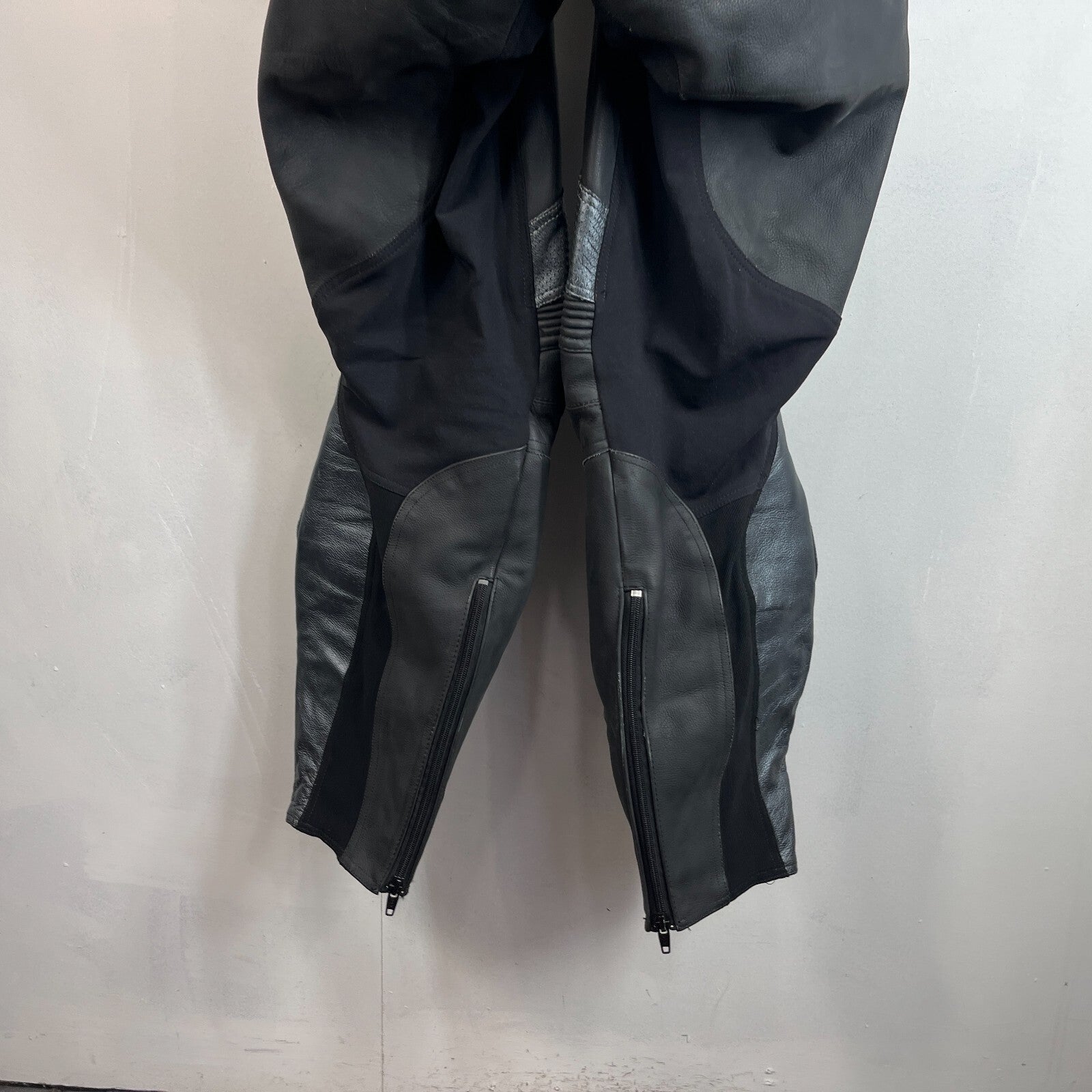 Duchinni 1 Piece Leather Suit with Hump Men's UK 40 EU 50 Black & Gunmetal Grey