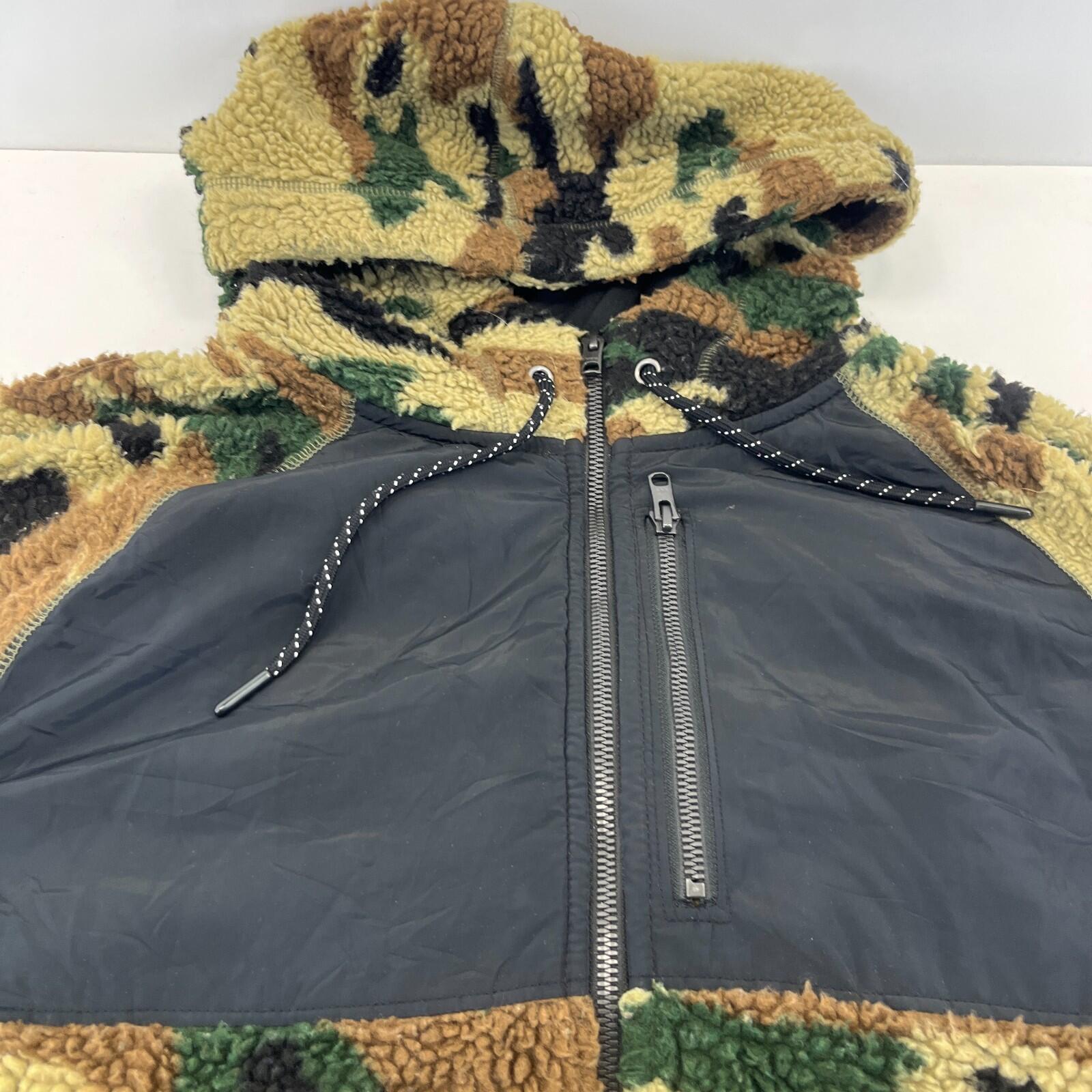 Vintage Y2K Urban Pipeline Camo Fleece Jacket with Hood size XL