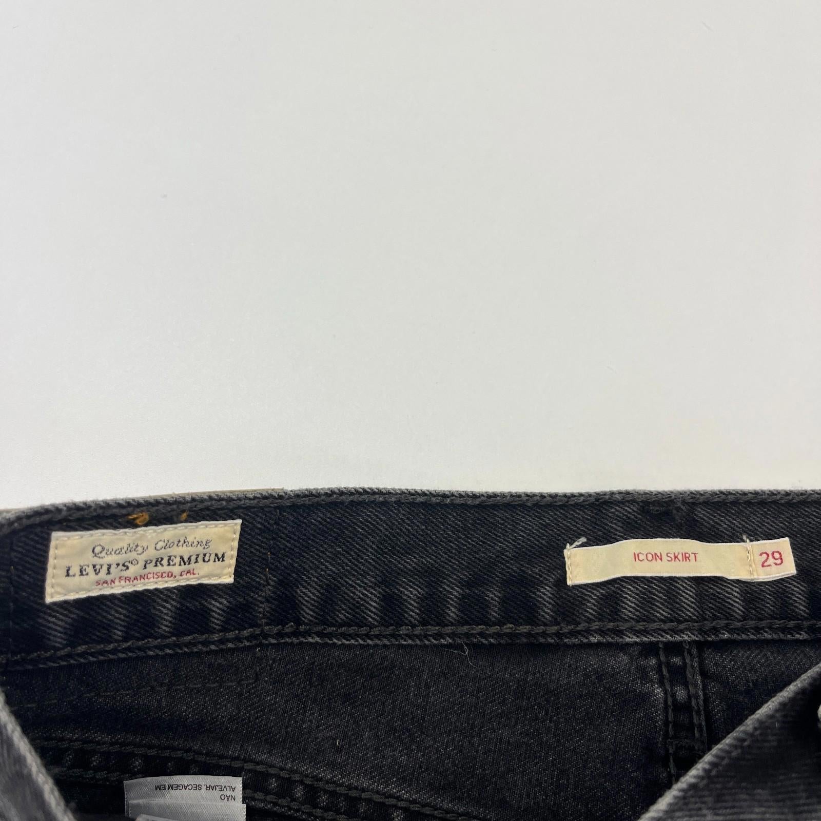 Levi’s Icon Denim Mini Skirt Size 29 Distressed Black