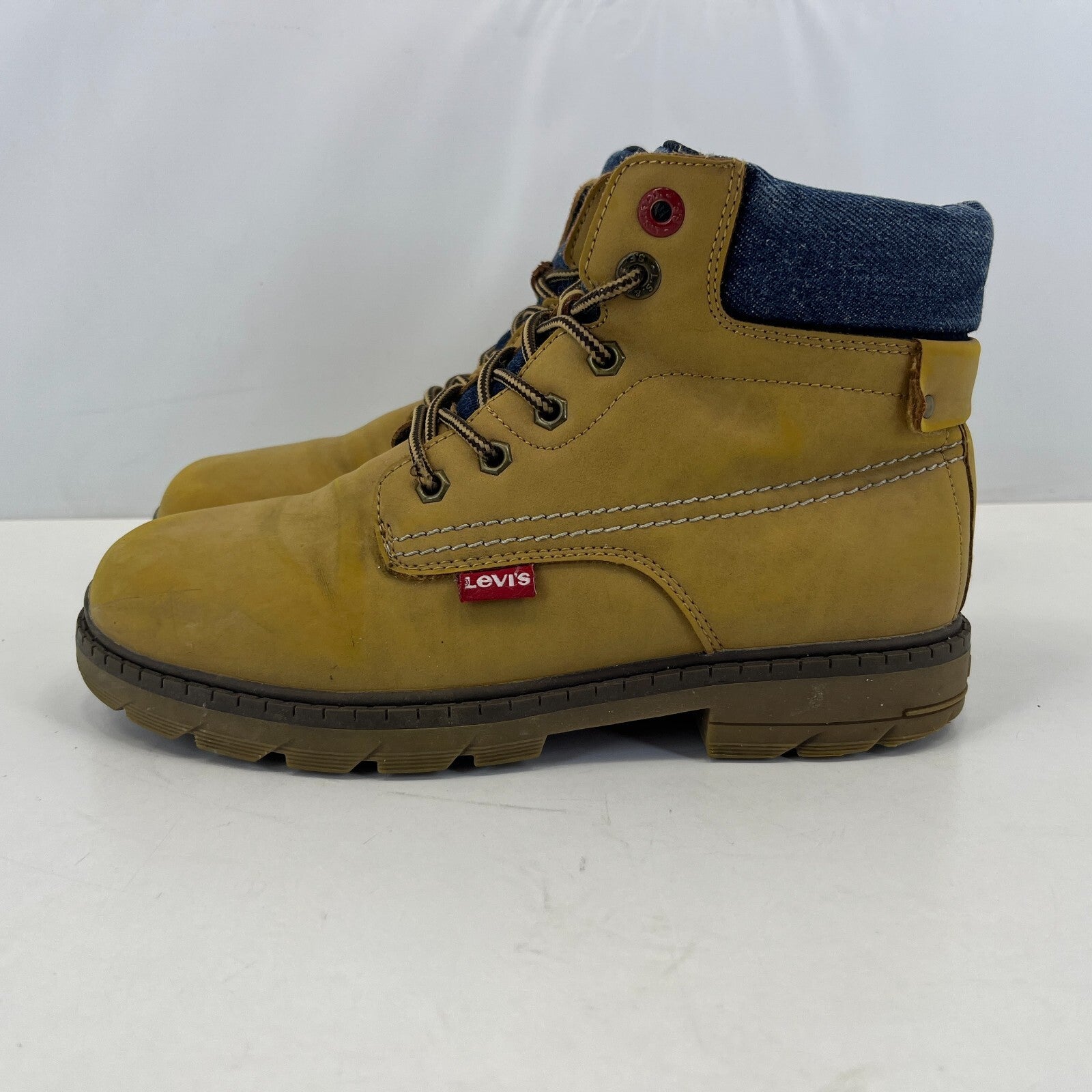 Levis Women’s Tan Leather Boots Lace-up Wheat Brown Chukka Red Tab  size UK 4