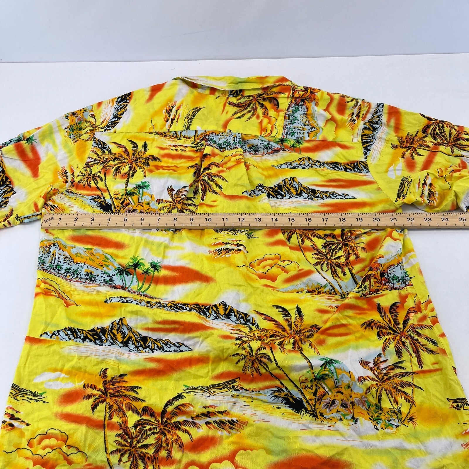 Boston Mens Yellow Hawaiian Shirt Designer Holiday Short Sleeve size M