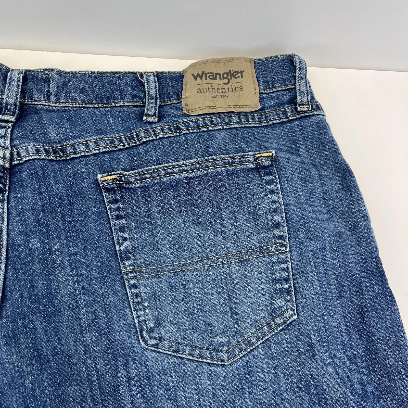 Wrangler Men's Blue Straight Leg Stretch Denim Jeans W42" L32"