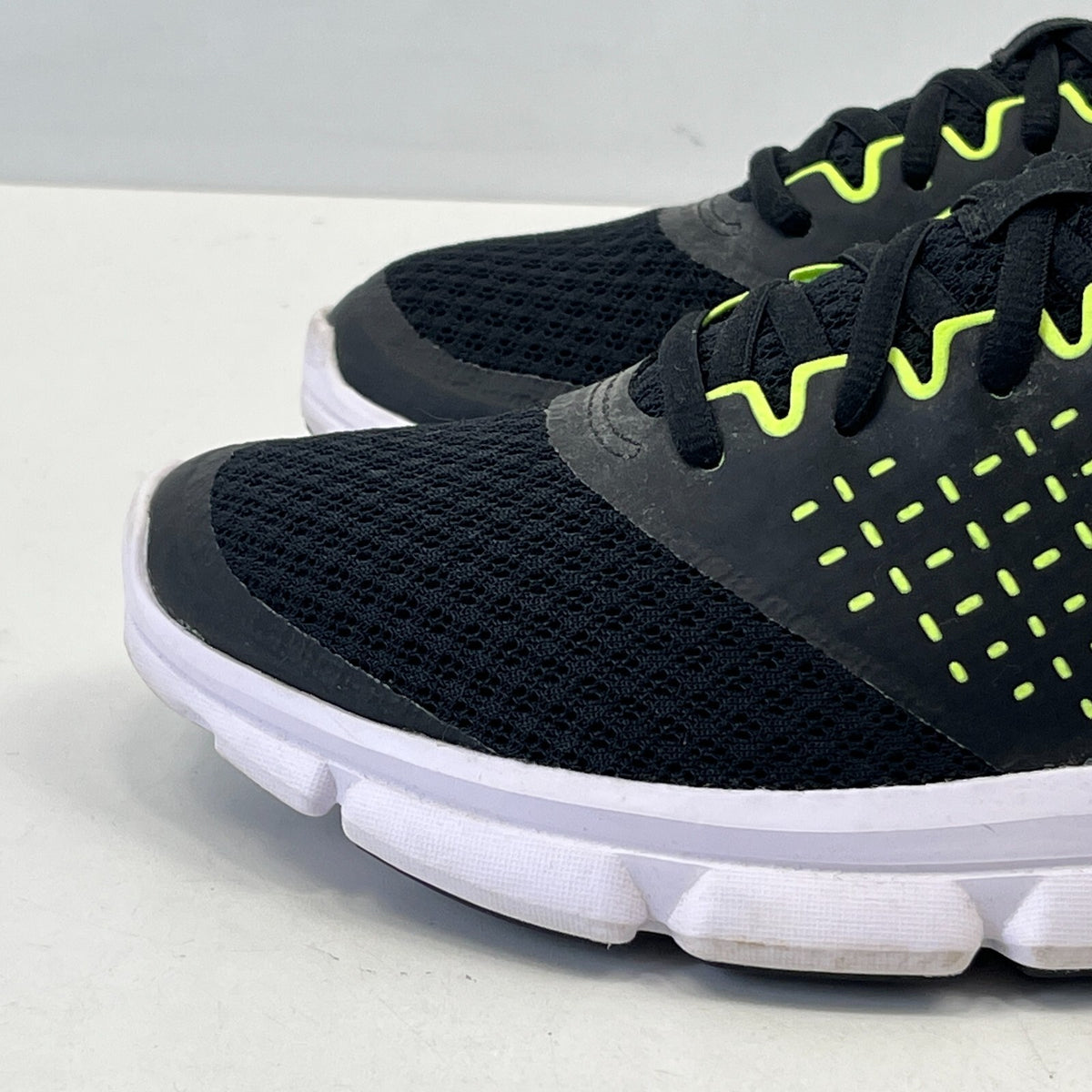 Under Armour-Micro G Swift 2 Trainers Running Shoes size UK 7 - EU 41