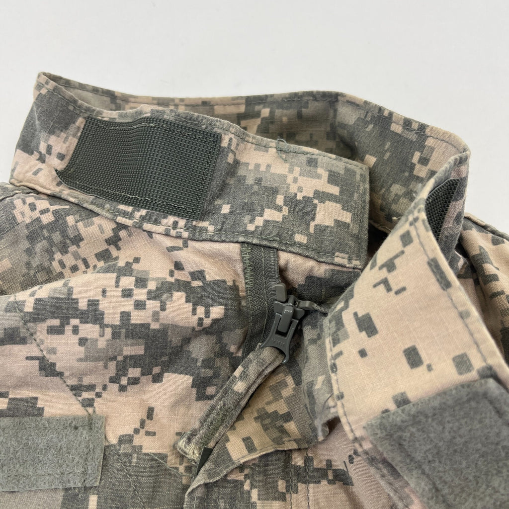 US Army Surplus Issue Digital Jacket Camo Combat Uniform size Small-Regular