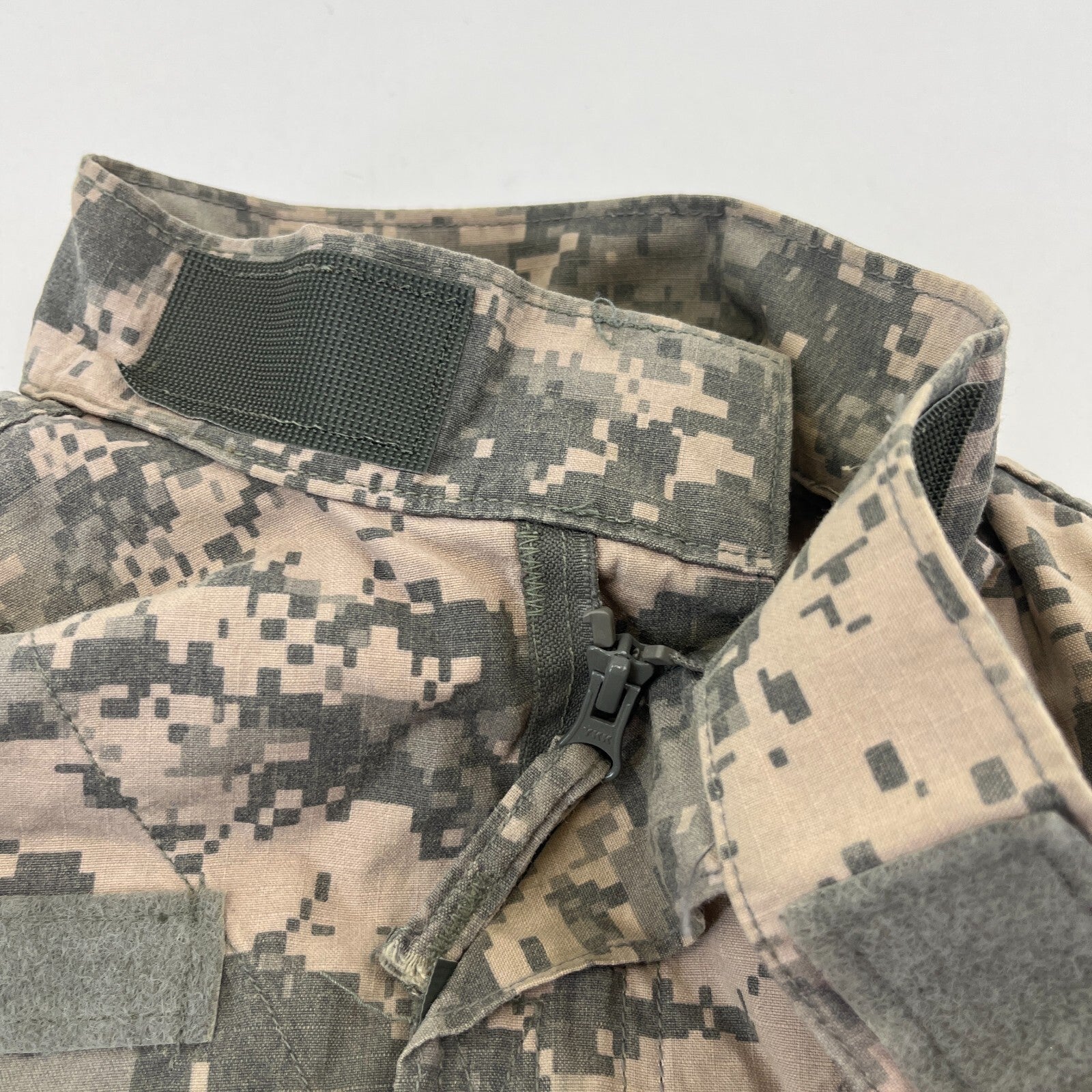 US Army Surplus Issue Digital Jacket Camo Combat Uniform size Small-Regular
