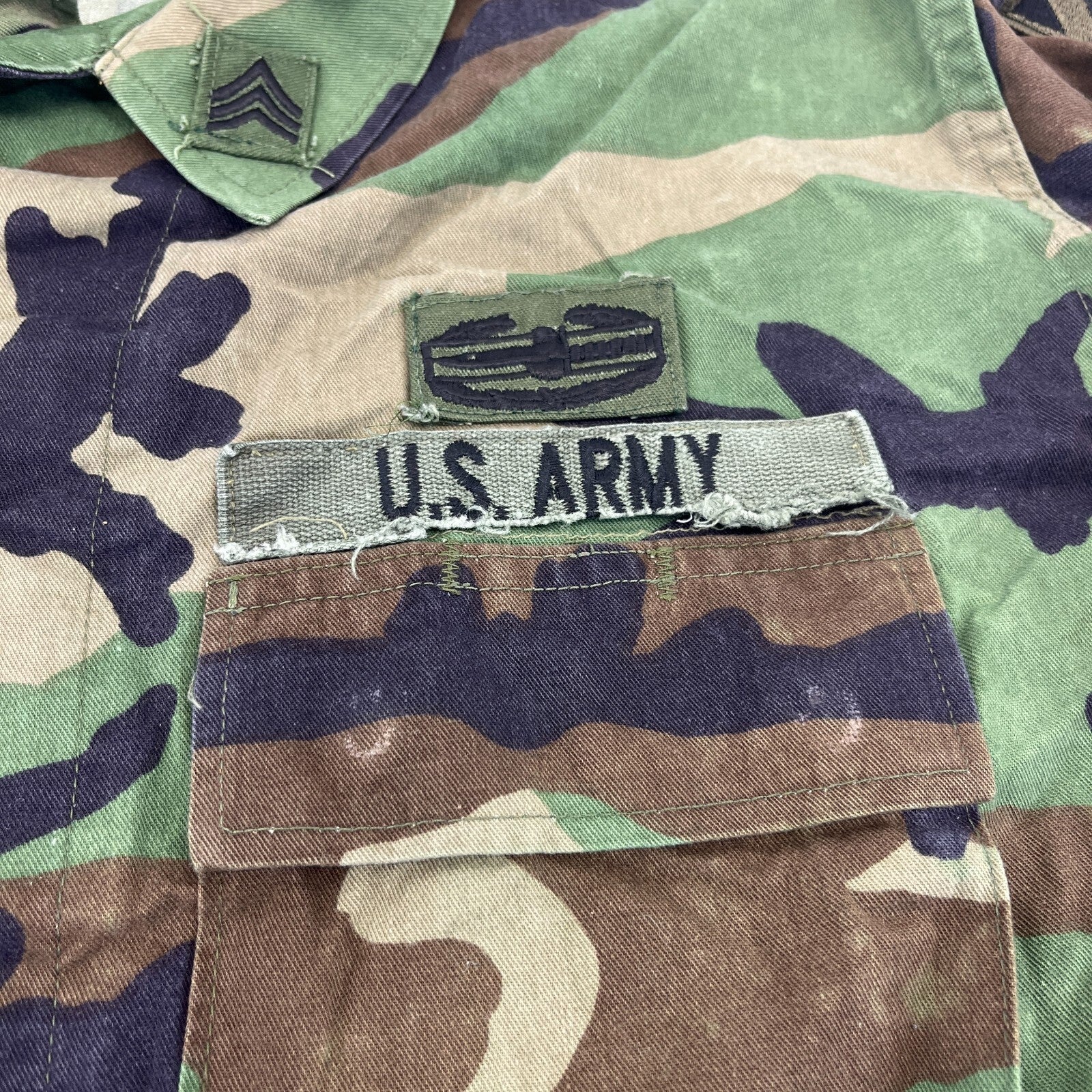 Genuine Vintage US Army Issue Camo Combat Jacket with Badges size Medium-Long