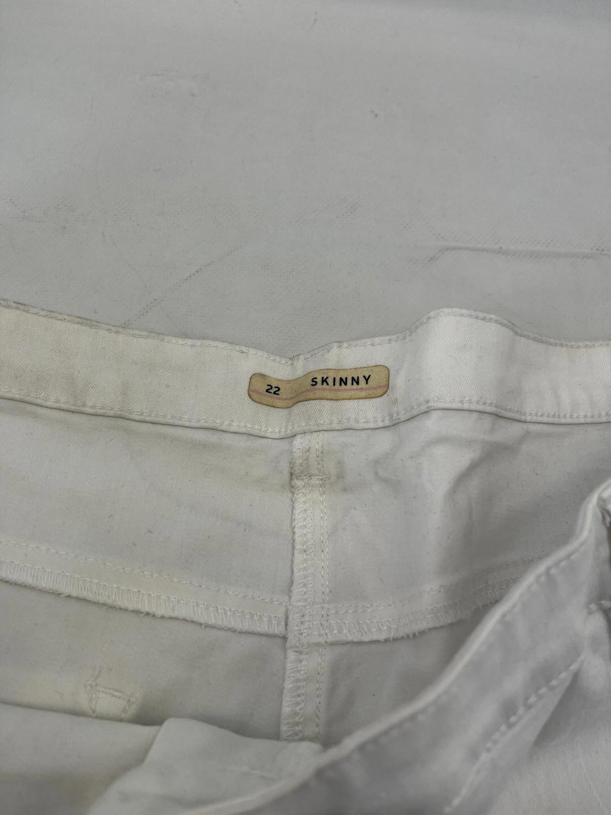 Nutmeg Skinny Tapered Jeans in White UK Women's size 22 - NWOT