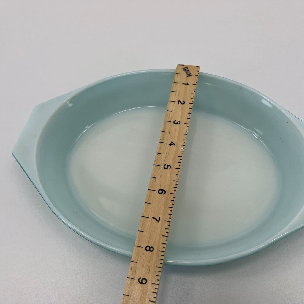 Pyrex Gaiety Snowflake Turquoise Spacesaver Casserole Dish with Lid