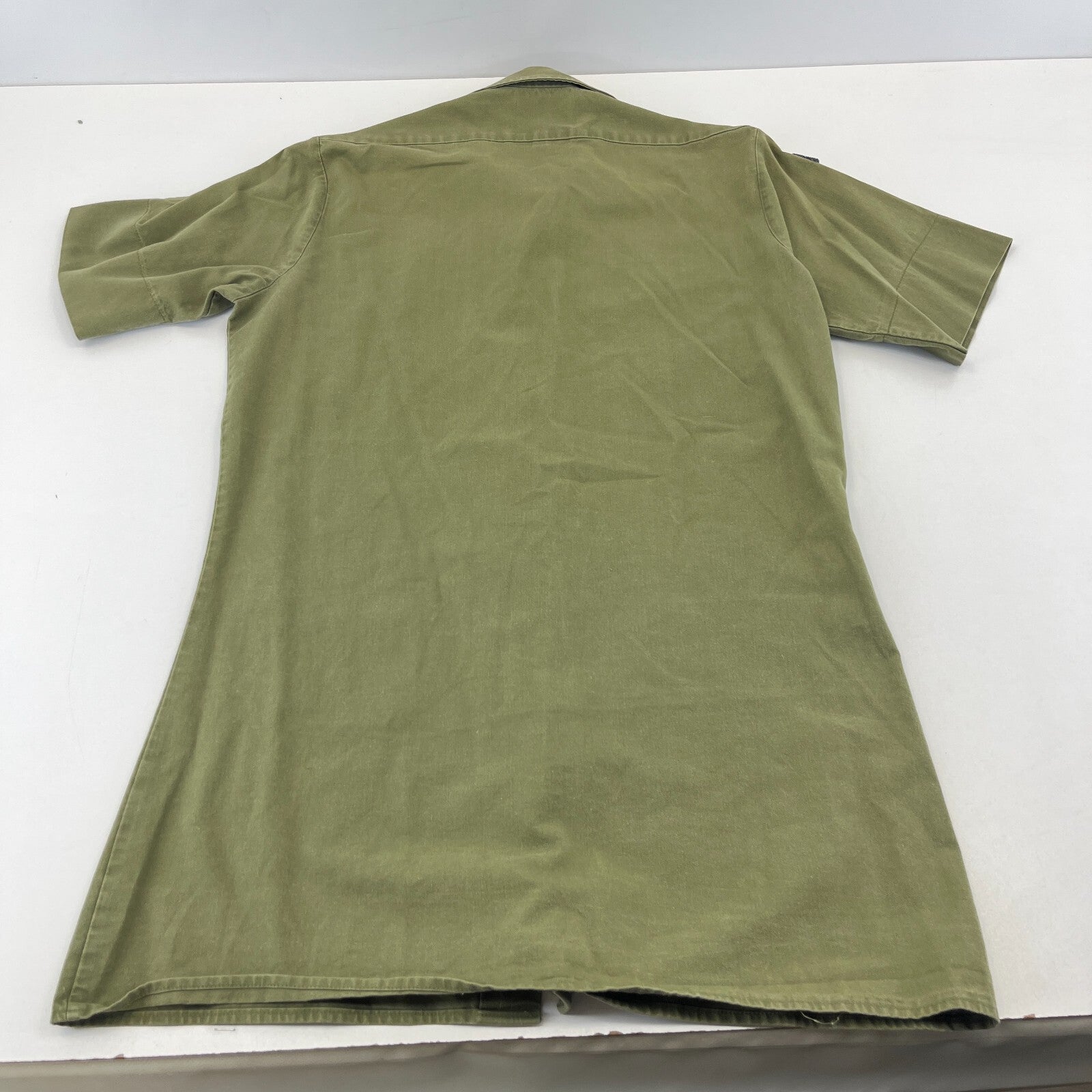 Vintage British Army Olive Green Fatigue Shirt 1970s 1980s Short Sleeve size M