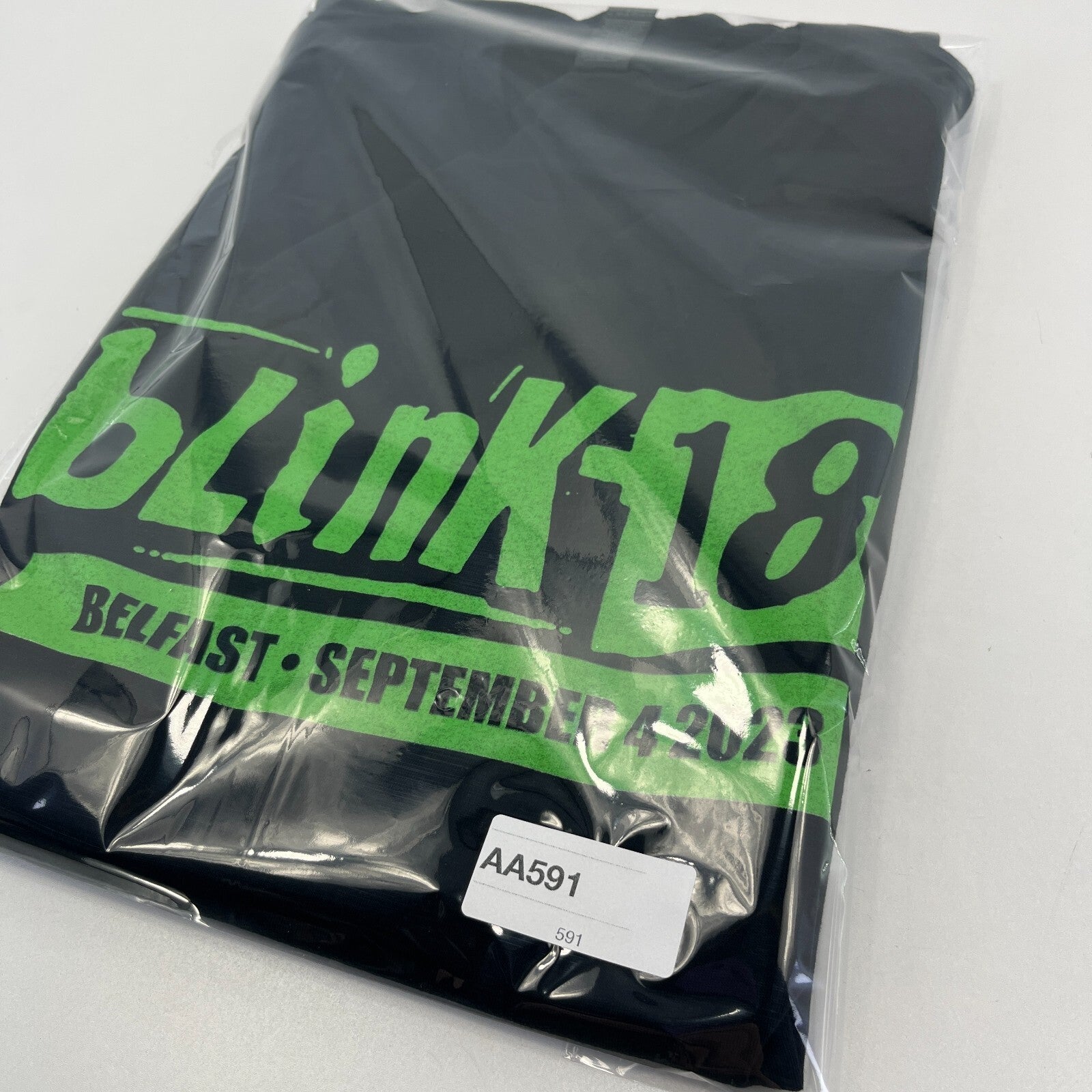 Blink 182 Belfast 2023 Tour T Shirt - Black & Green size Medium - NWOT