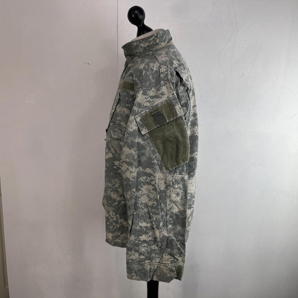 US Military Combat Jacket Mens size Medium Short Hot Weather Digital Camo