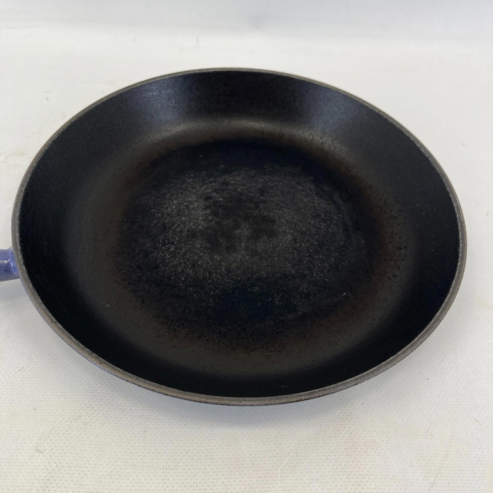 Le Creuset Frying Pan in Blue with Wood Handle size 26cm Cast Iron Round