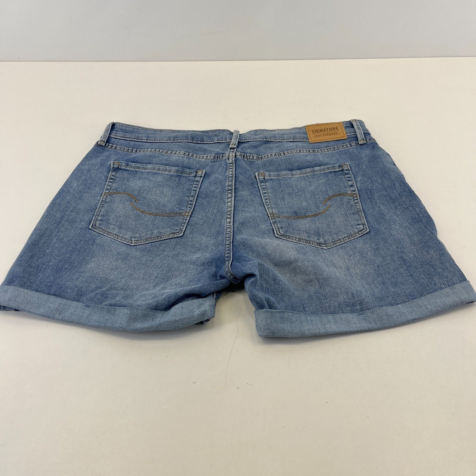 Signature Levi Strauss Co Mens Mid Blue Denim Shorts W32" Cotton Casual Fit