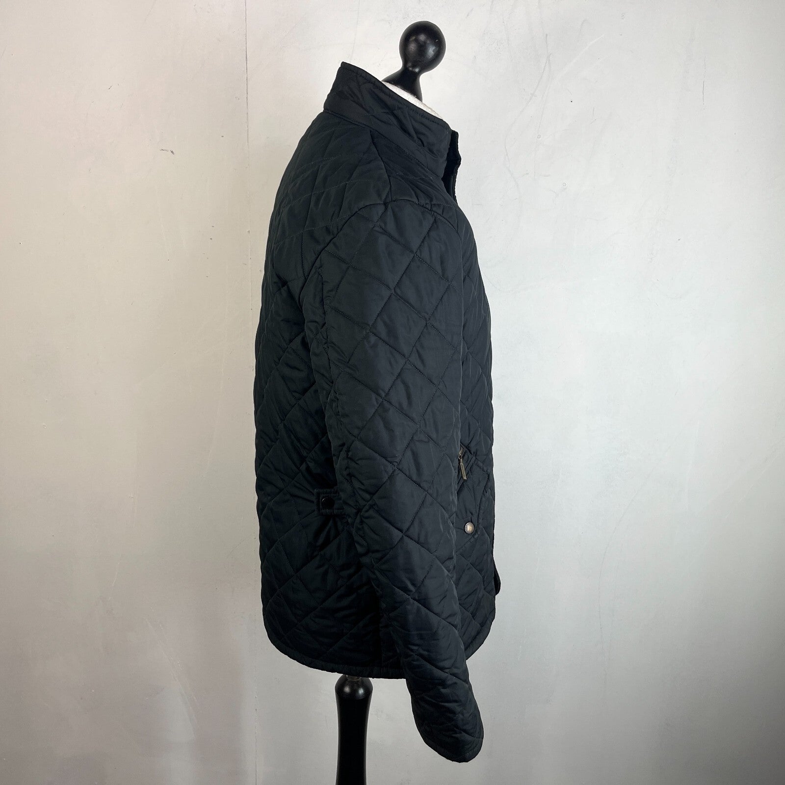 Barbour Chelsea Sportsquilt Jacket in Black Men's size Small