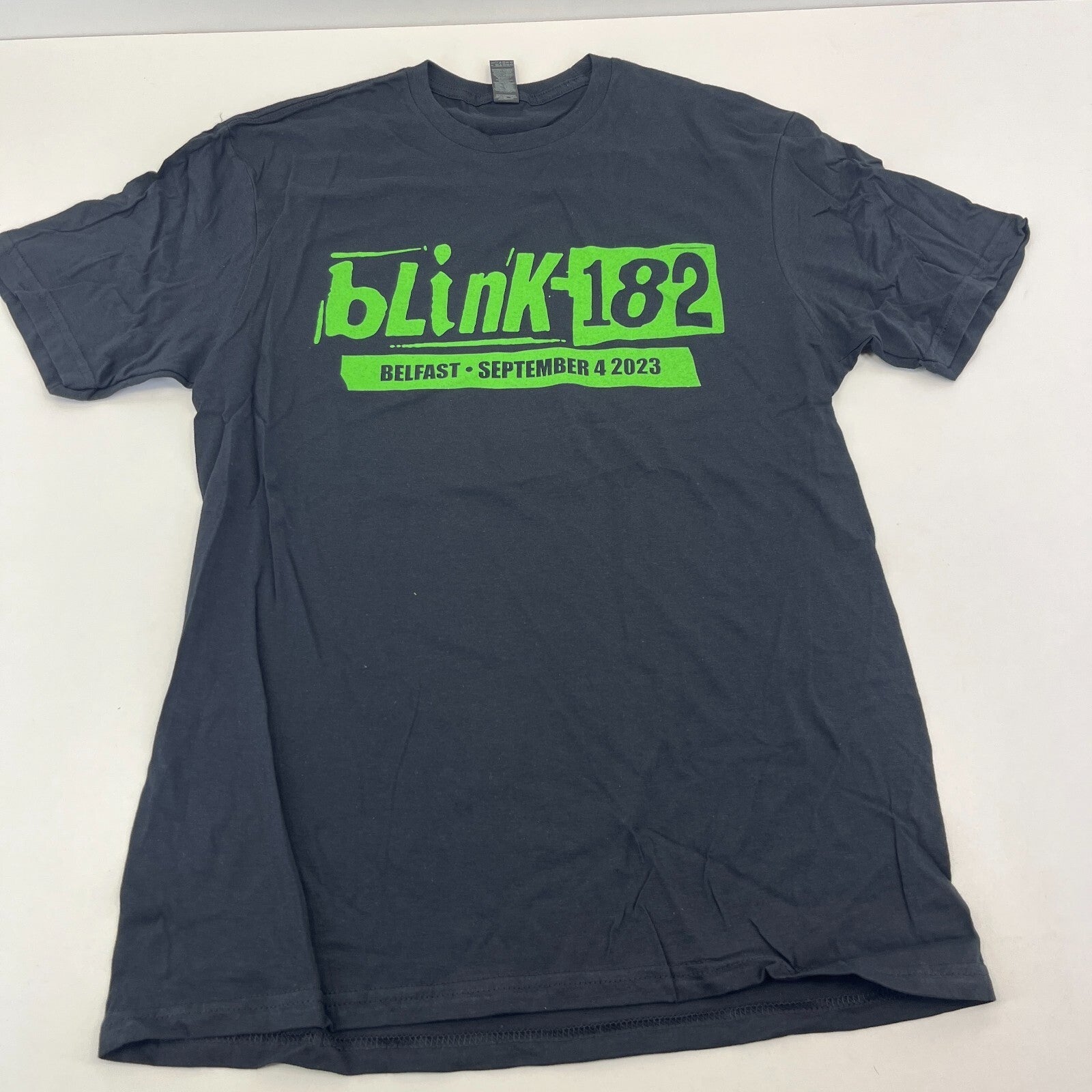 Blink 182 Belfast 2023 Tour T Shirt - Black & Green size Medium - NWOT