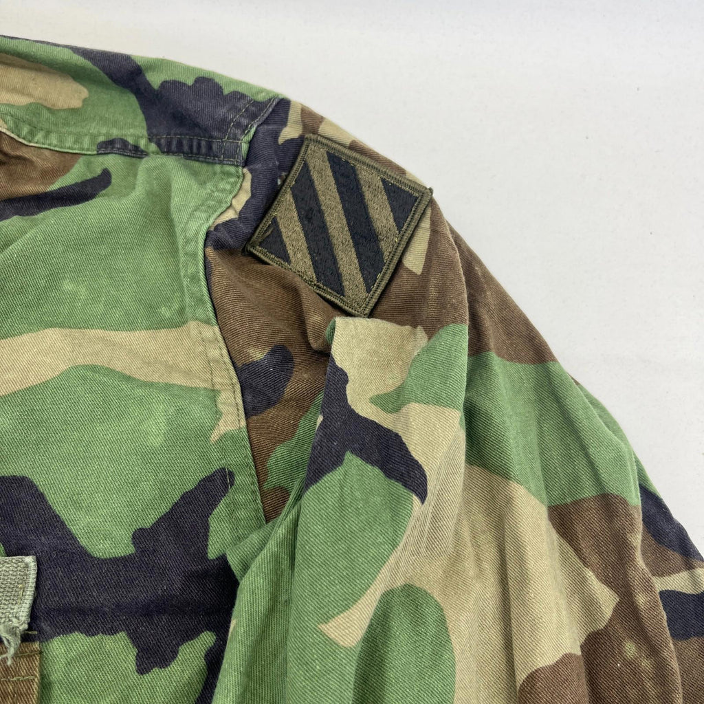 Genuine Vintage US Army Issue Camo Combat Jacket with Badges size Medium-Long