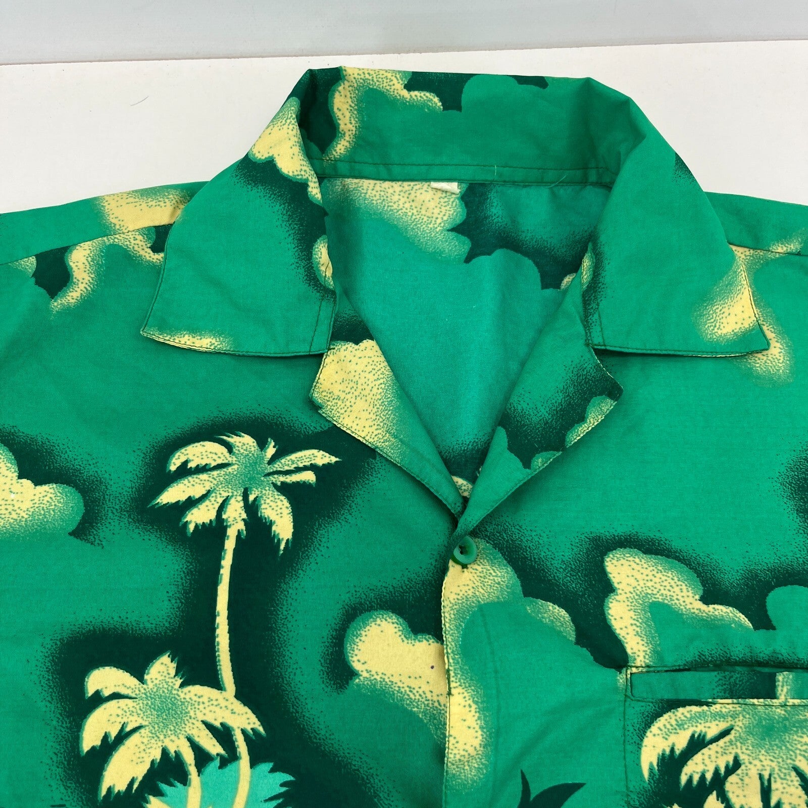 Loud Men's Green Floral Hawaiian Shirt Designer Holiday Short Sleeve size M