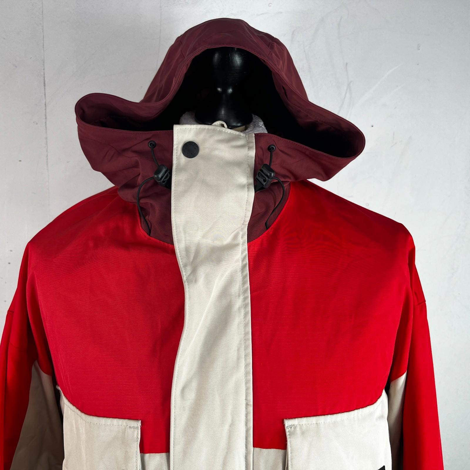 Levi's Waterproof Windbreaker Jacket Coat Mens size M Oversized Beige/Red Hooded