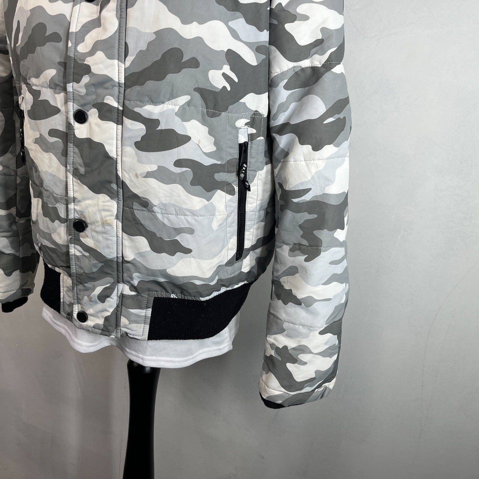 Tommy Hilfiger Camo Hooded Bomber Jacket size M Coat Grey White Water Resistant