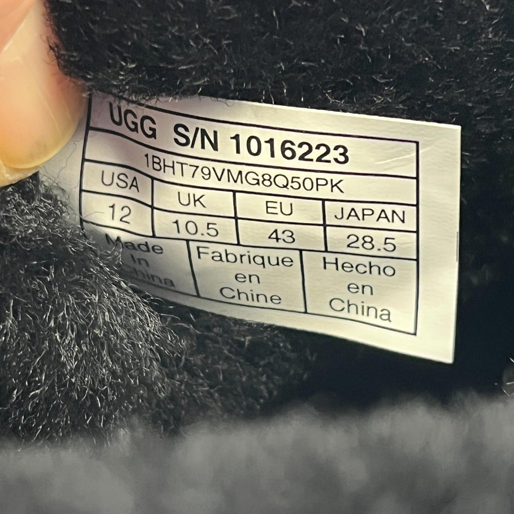 Genuine UGG Classic Short II Boots in Black UK Adult 10.5 Fleece Lined - New