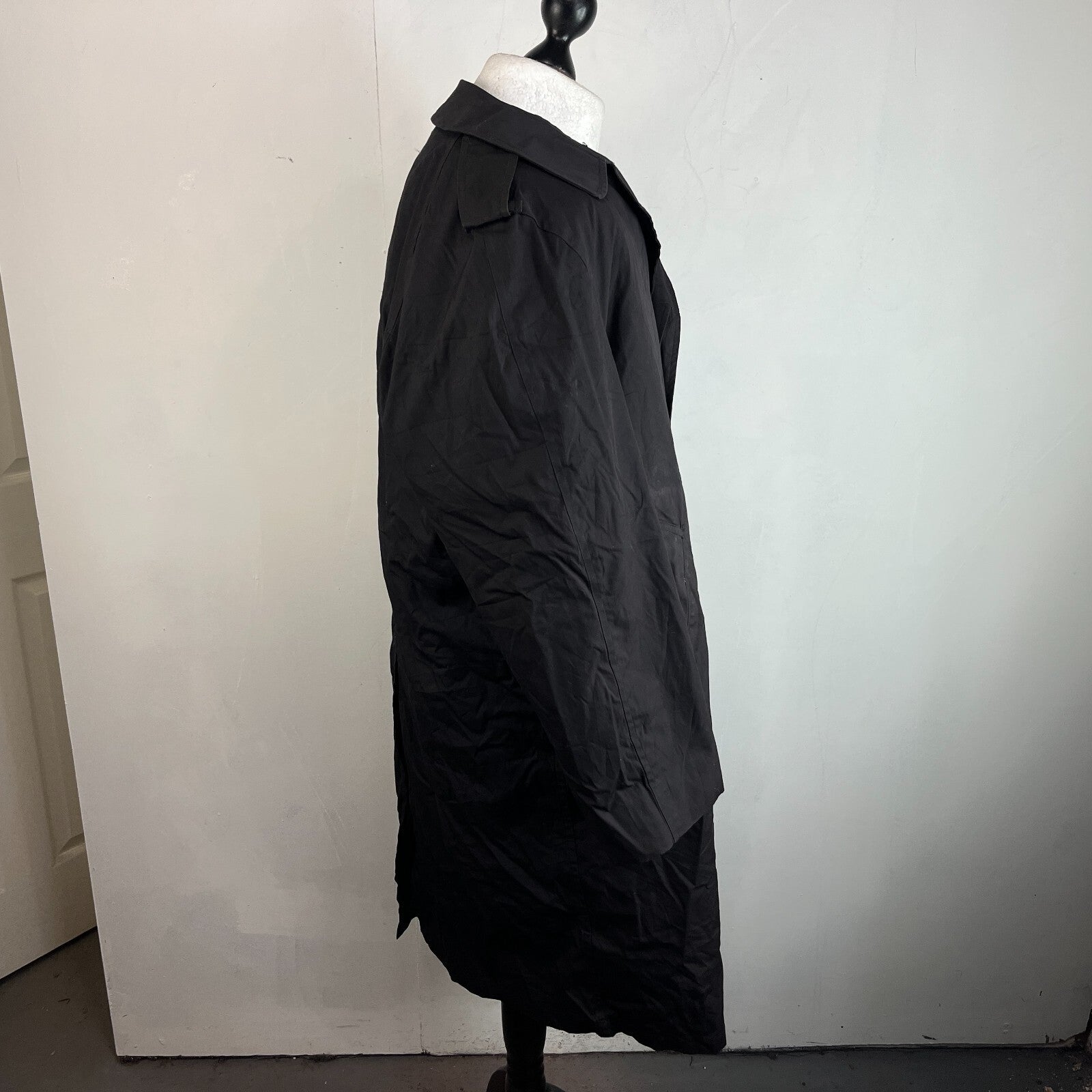 Genuine US Navy Black Trench Coat with Removable Liner size 44R Formal Military