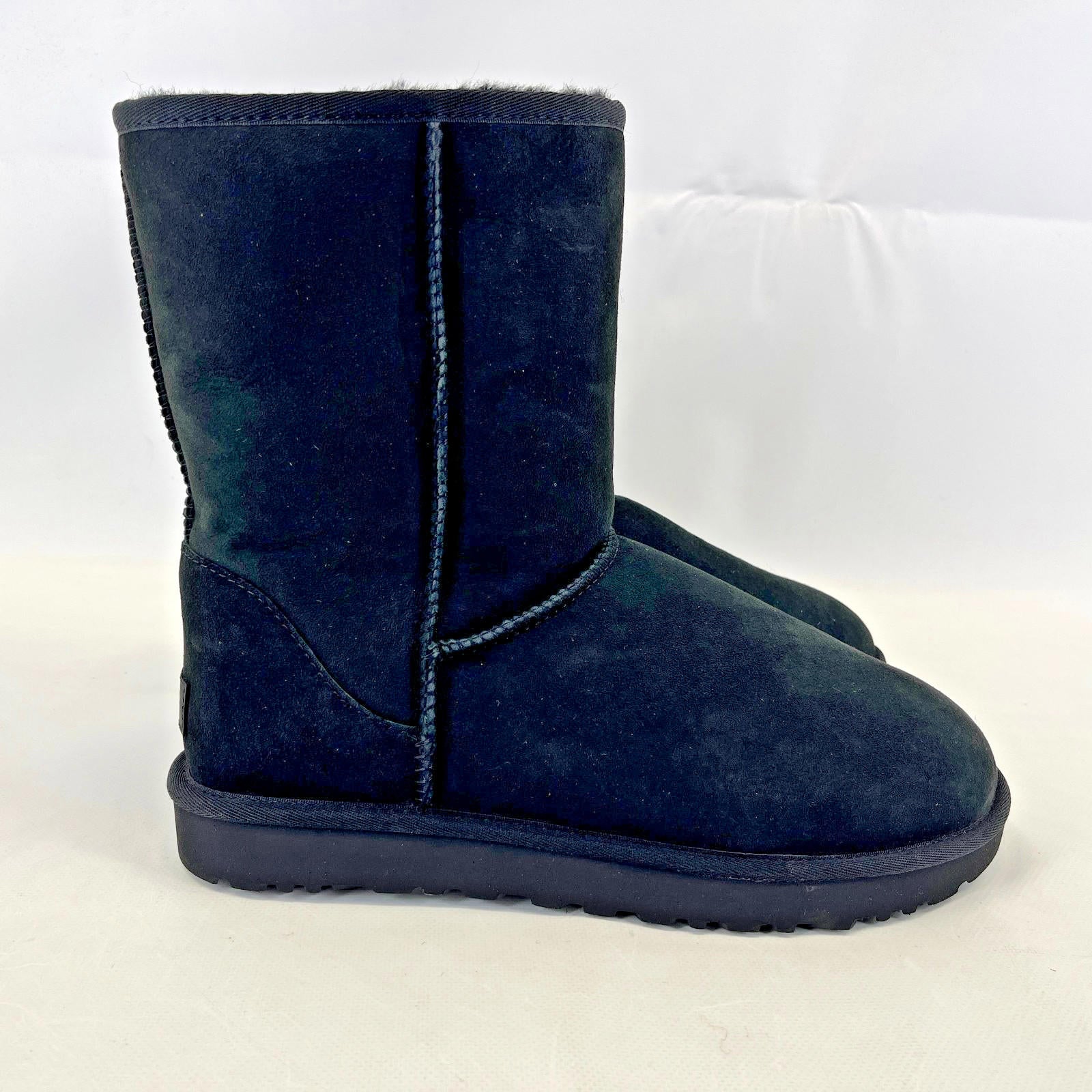 Genuine UGG Classic Short II Boots in Black UK Adult 10.5 Fleece Lined - New