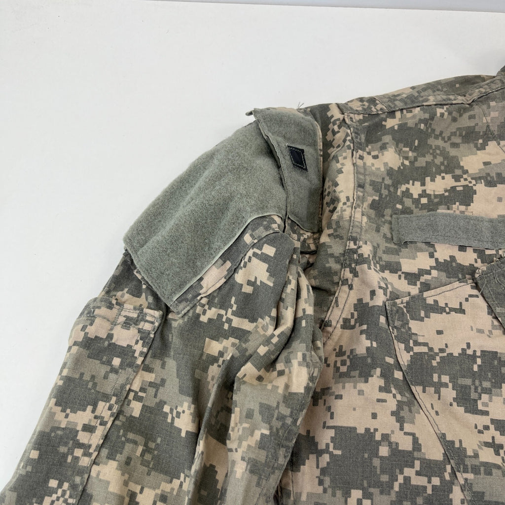 US Army Surplus Issue Digital Jacket Camo Combat Uniform size Small-Regular