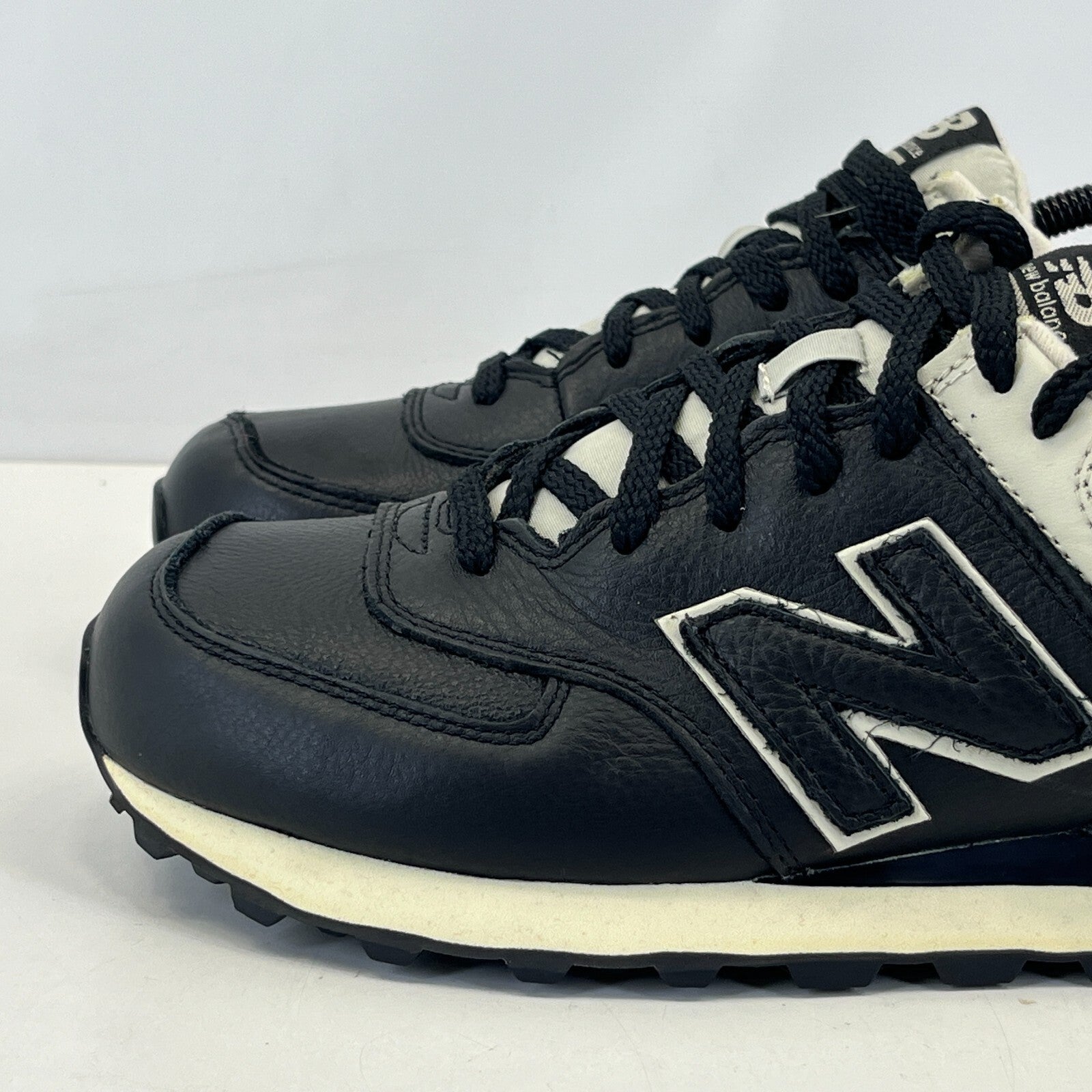 New Balance 574 Classic Leather Black & Off-White Trainers size UK 9.5 - EU 44