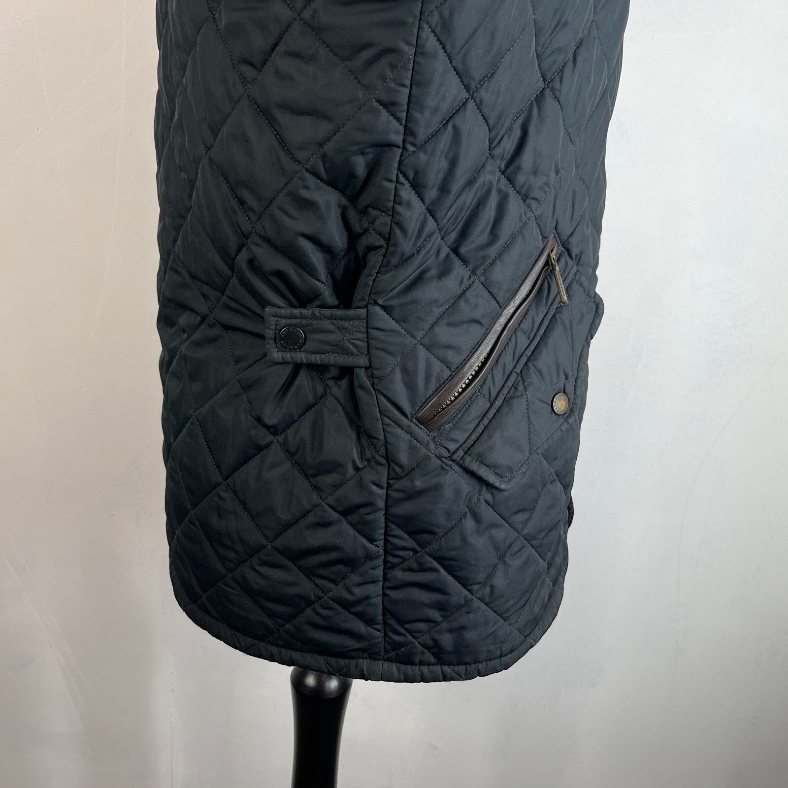 Barbour Chelsea Sportsquilt Jacket in Black Men's size Small