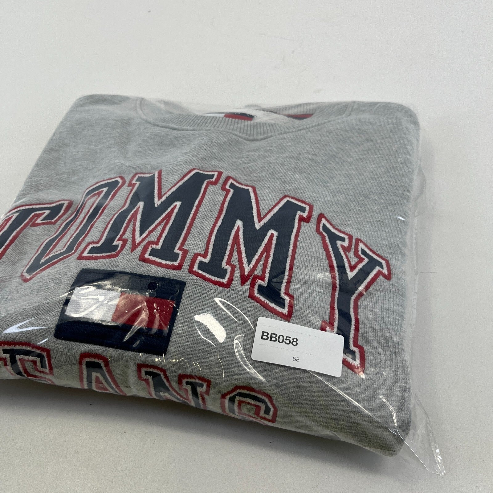 Tommy Jeans Men's Reverse Weave Sweatshirt in Grey Crew Neck size Medium