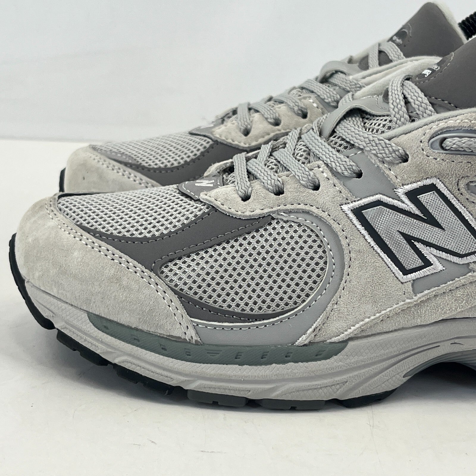 New Balance 2002R Trainers Grey Suede Leather & Mesh size UK 6.5 EU 40